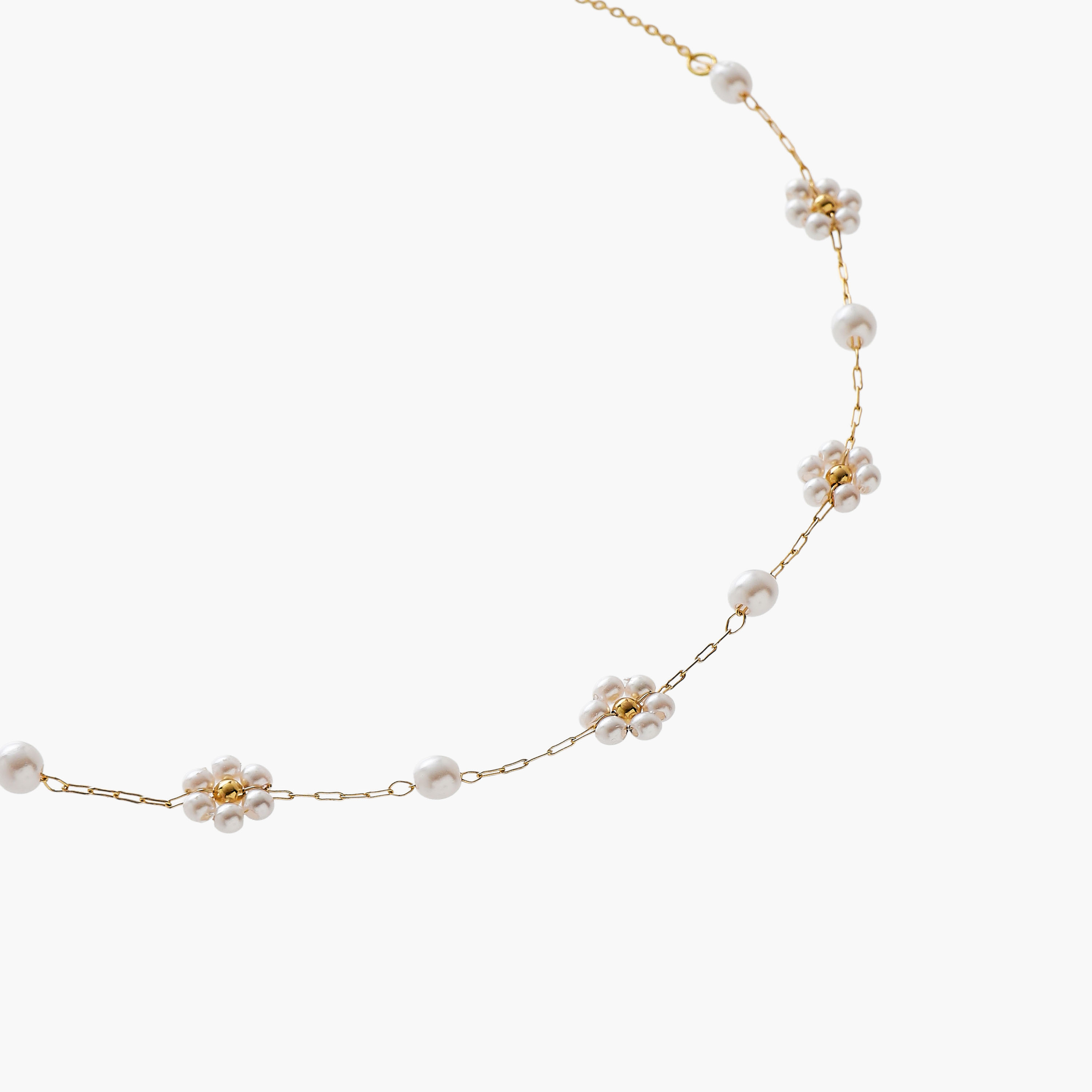 عقد معدني مزين بزهور لؤلؤ-women-watchesandjewellery-jewellery-necklacesandpendants-image-2