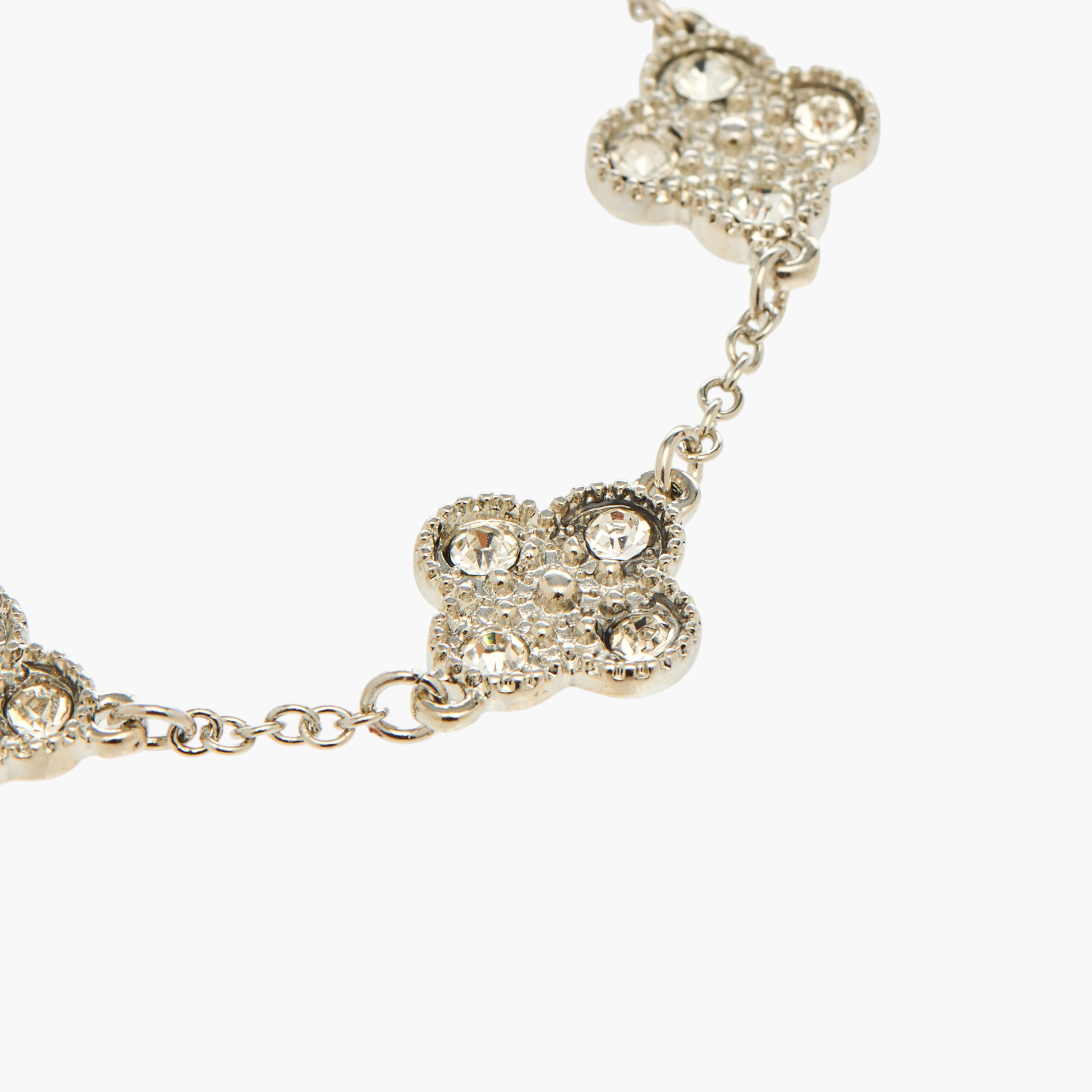 سوار معدن فضي اللون بتصميم زهرة البرسيم-women-watchesandjewellery-jewellery-banglesandbracelets-image-5