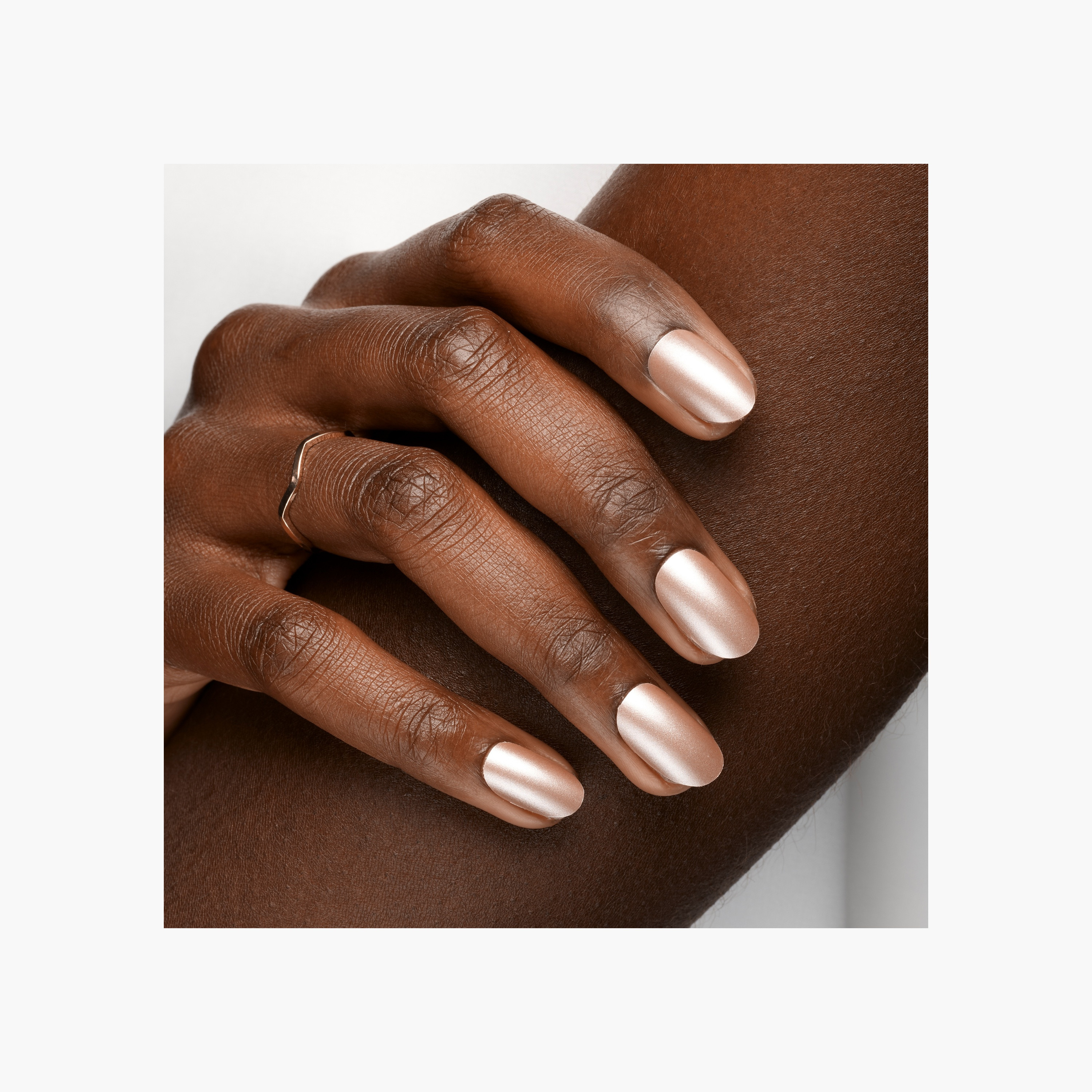 مجموعة أظافر سالي هانسن اللامعة اللاصقة - 27 غرام-beautyandpersonalcare-makeup-nails-artificialnails-image-4