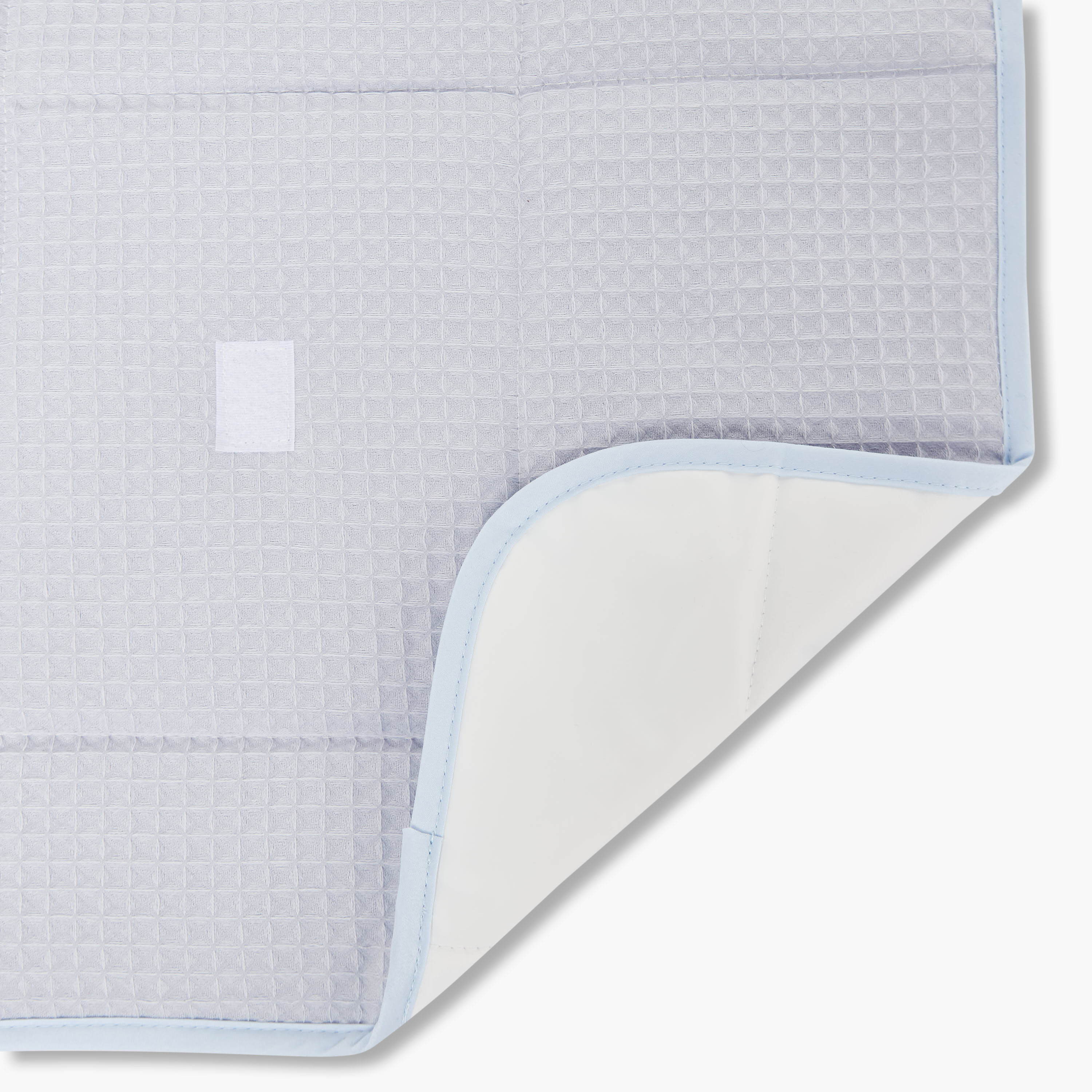 حصيرة غيار أطفال بنسيج الوافل من جيجلز-baby-diapering-changingmats-image-2