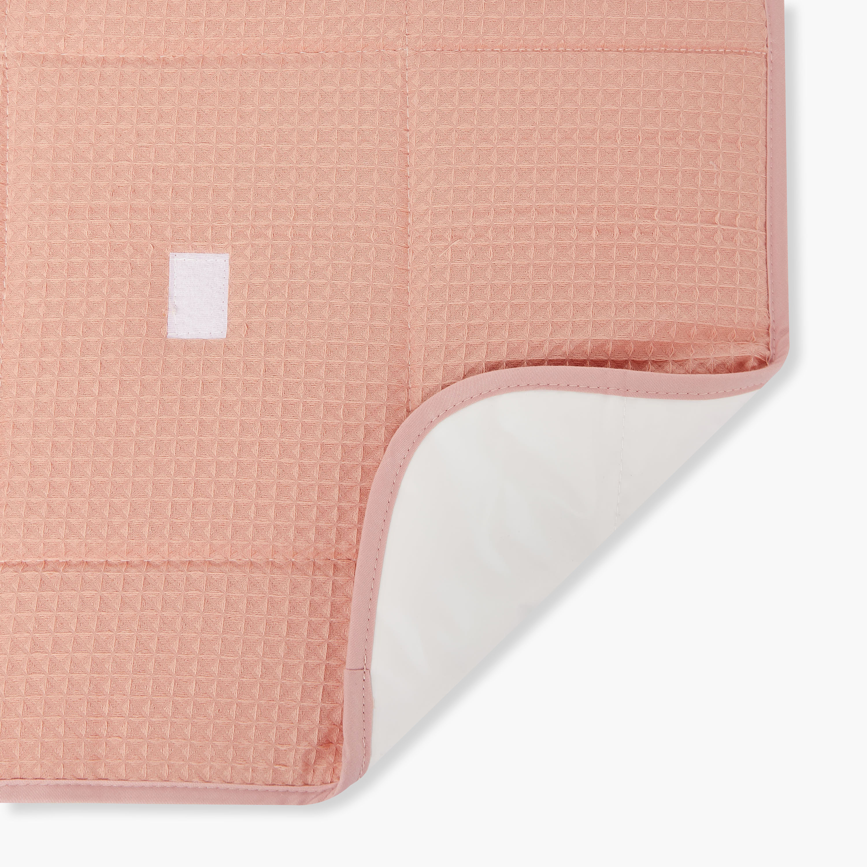 حصيرة غيار أطفال بنسيج الوافل من جيجلز-baby-diapering-changingmats-image-5