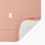حصيرة غيار أطفال بنسيج الوافل من جيجلز-baby-diapering-changingmats-image-2