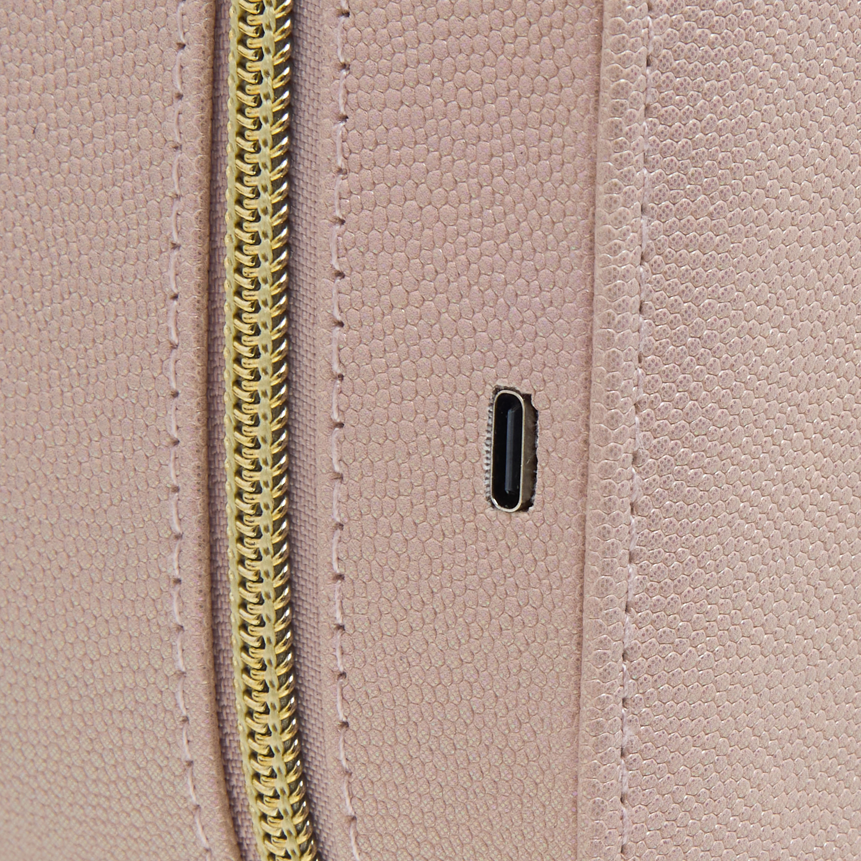 Solid Beauty Bag with LED Light and Mirror - 25x11x23 cms-women-watchesandjewellery-jewellery-storage-image-8
