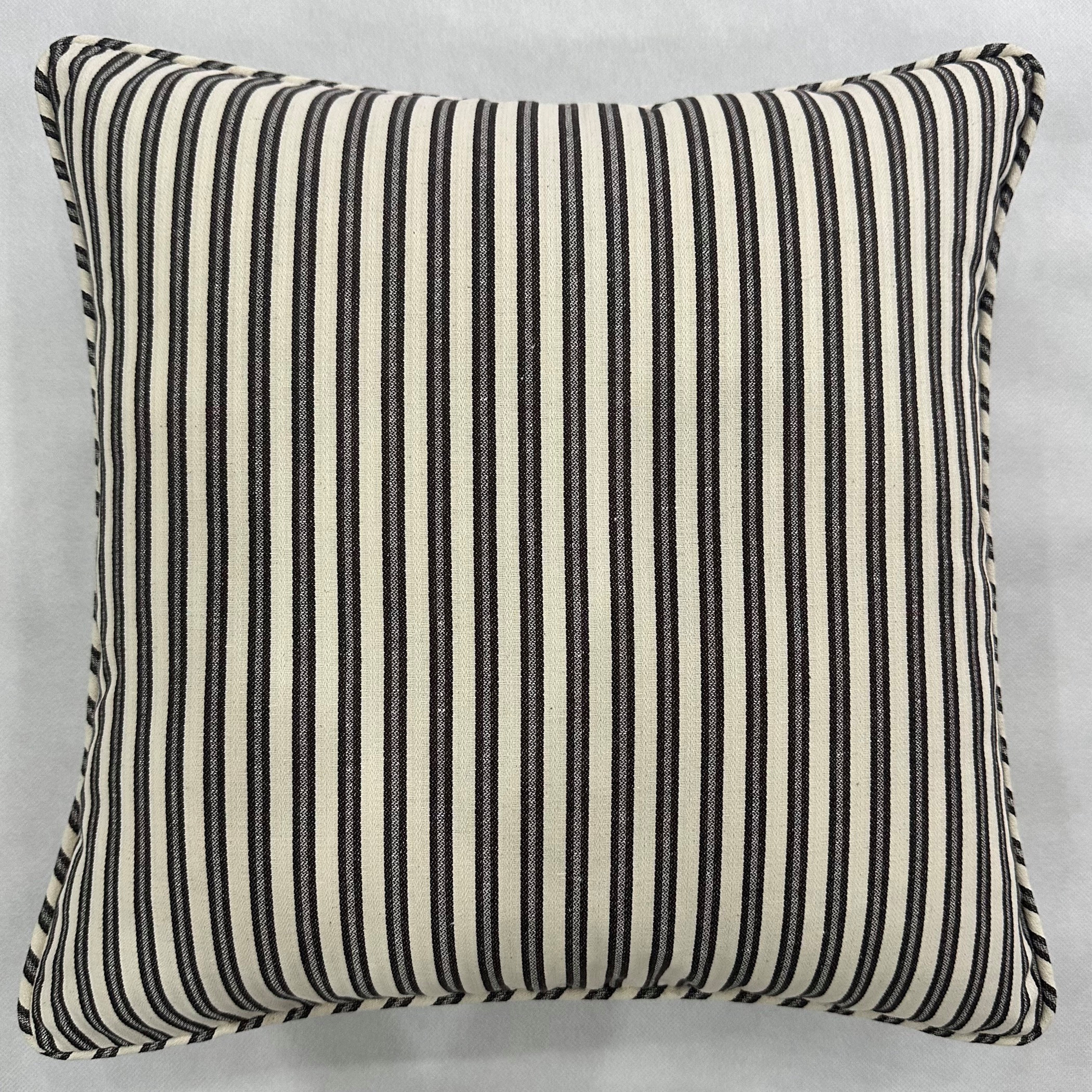 يونيك هوم وسادة ديكور مخططة أسود أبيض-household-cushionsandthrows-filledcushions-decorativecushions-image-5