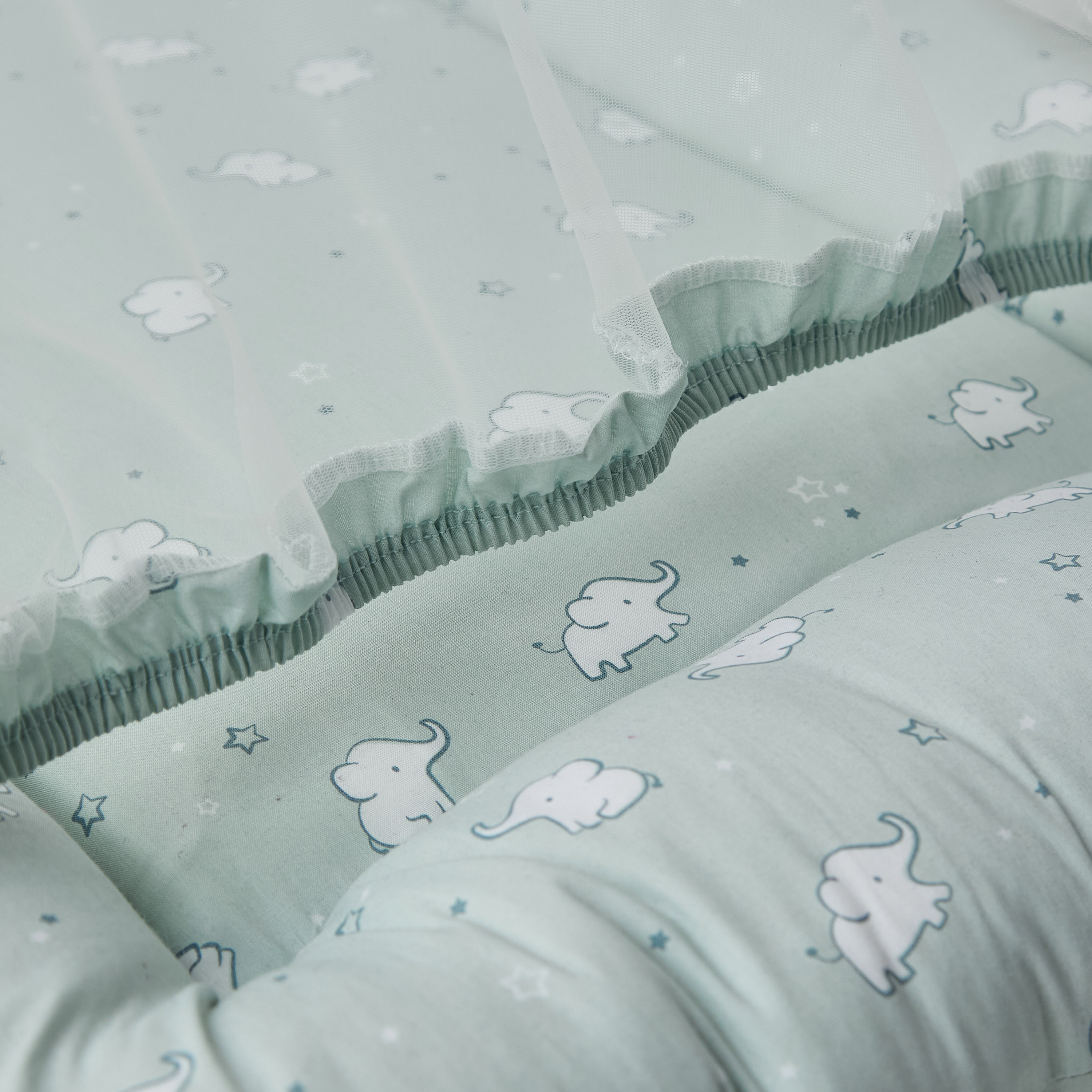 سرير أطفال قماشي بطبعات من جونيورز-baby-nursery-babybedding-image-9