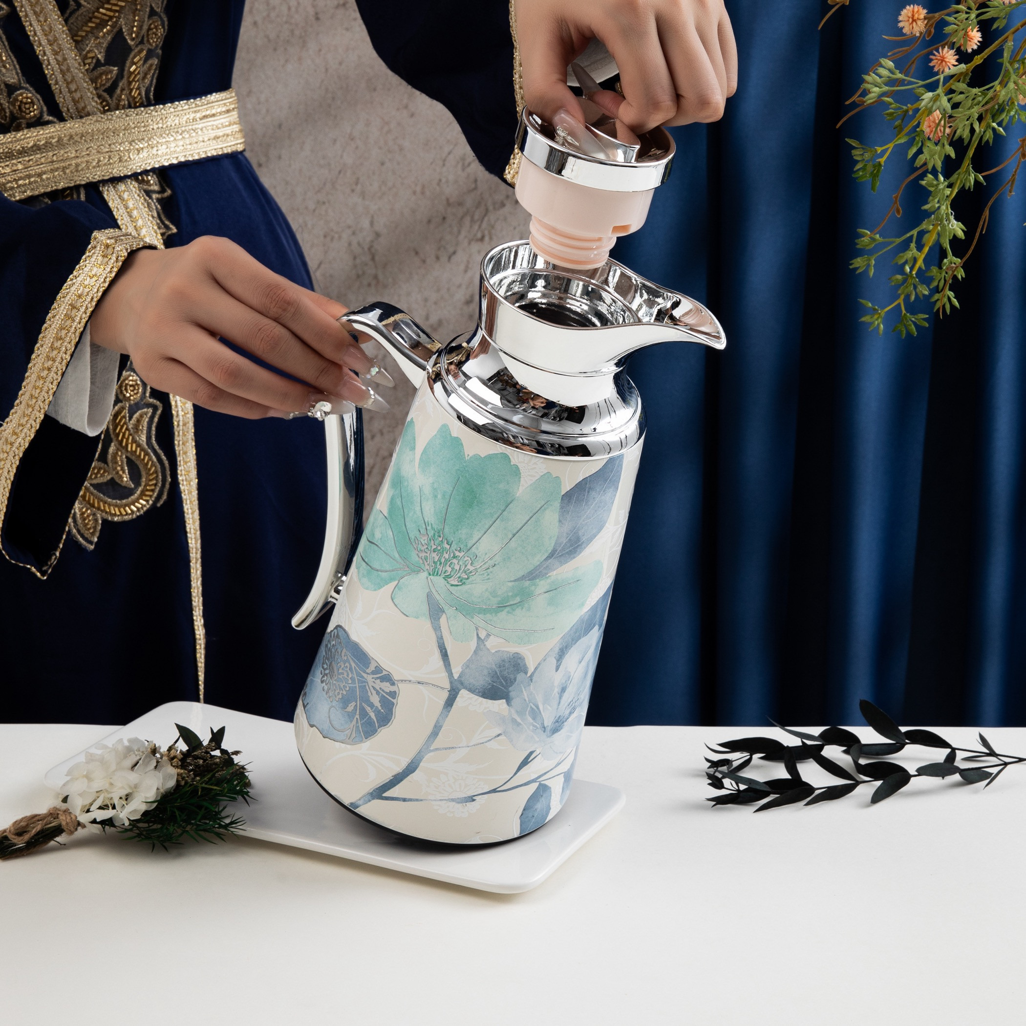 Otantik Floral Vacuum Flask with Handle-household-dining-teaandcoffee-vacuumflaskscoffeeandteapots-image-3