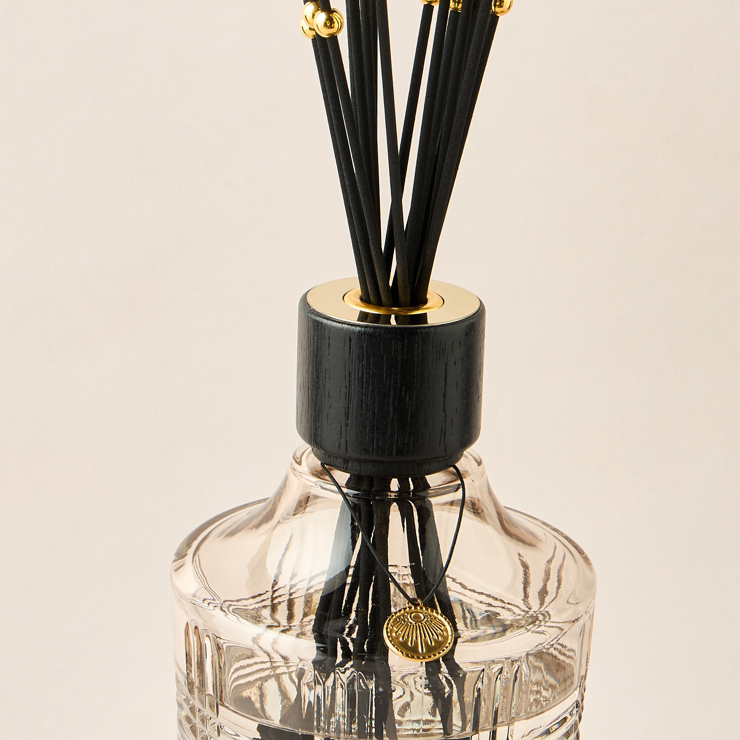 Scent.d London Golden Oasis Scented Reed Diffuser Set - 1.1 L-household-homefragrance-reeddiffusers-image-3