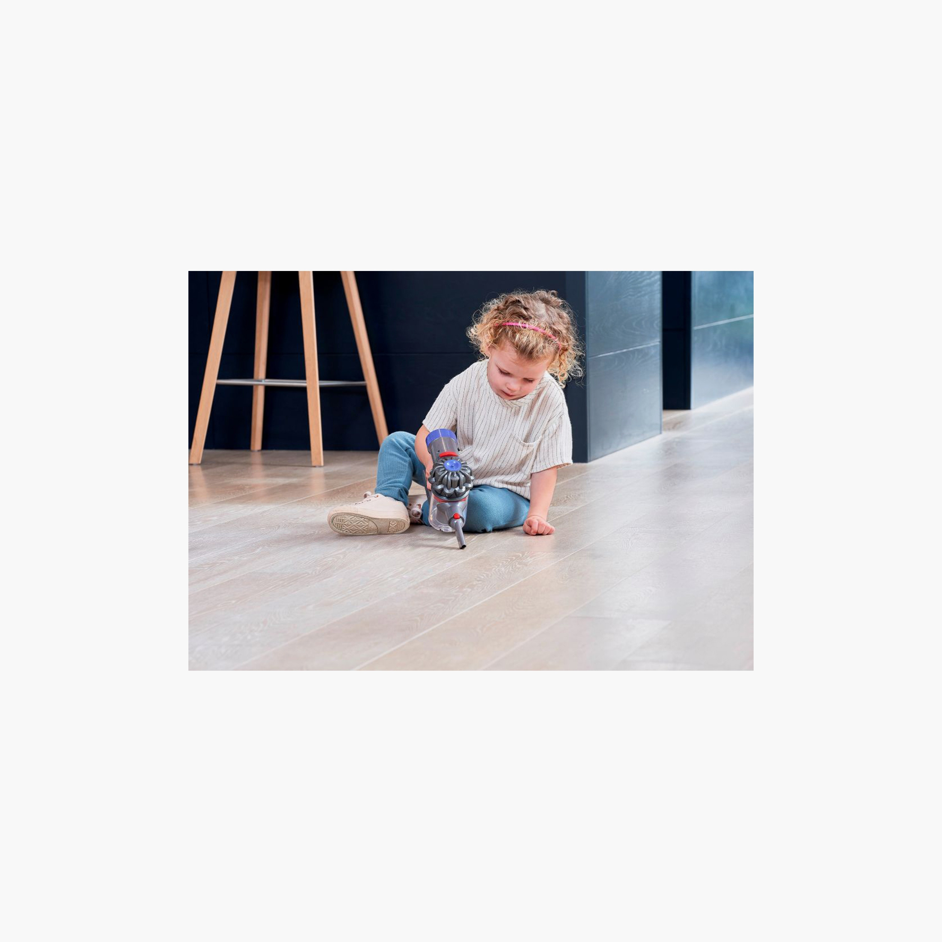 Casdon Dyson Cordless Vacuum Realistic Play Toy-toys-roleplay-householdsets-image-2