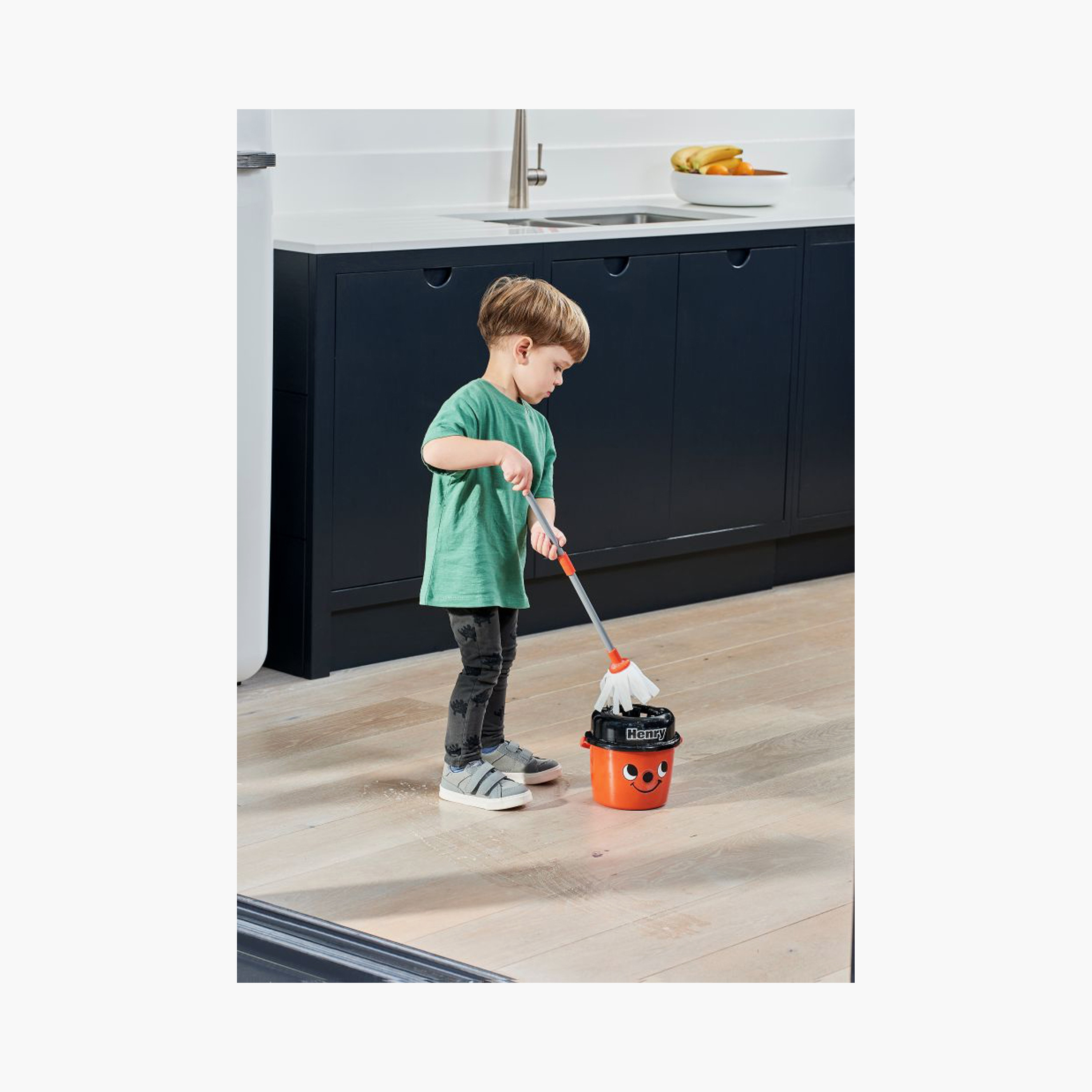 Casdon -Henry Mop & Bucket Realistic Play Set-toys-roleplay-householdsets-image-4