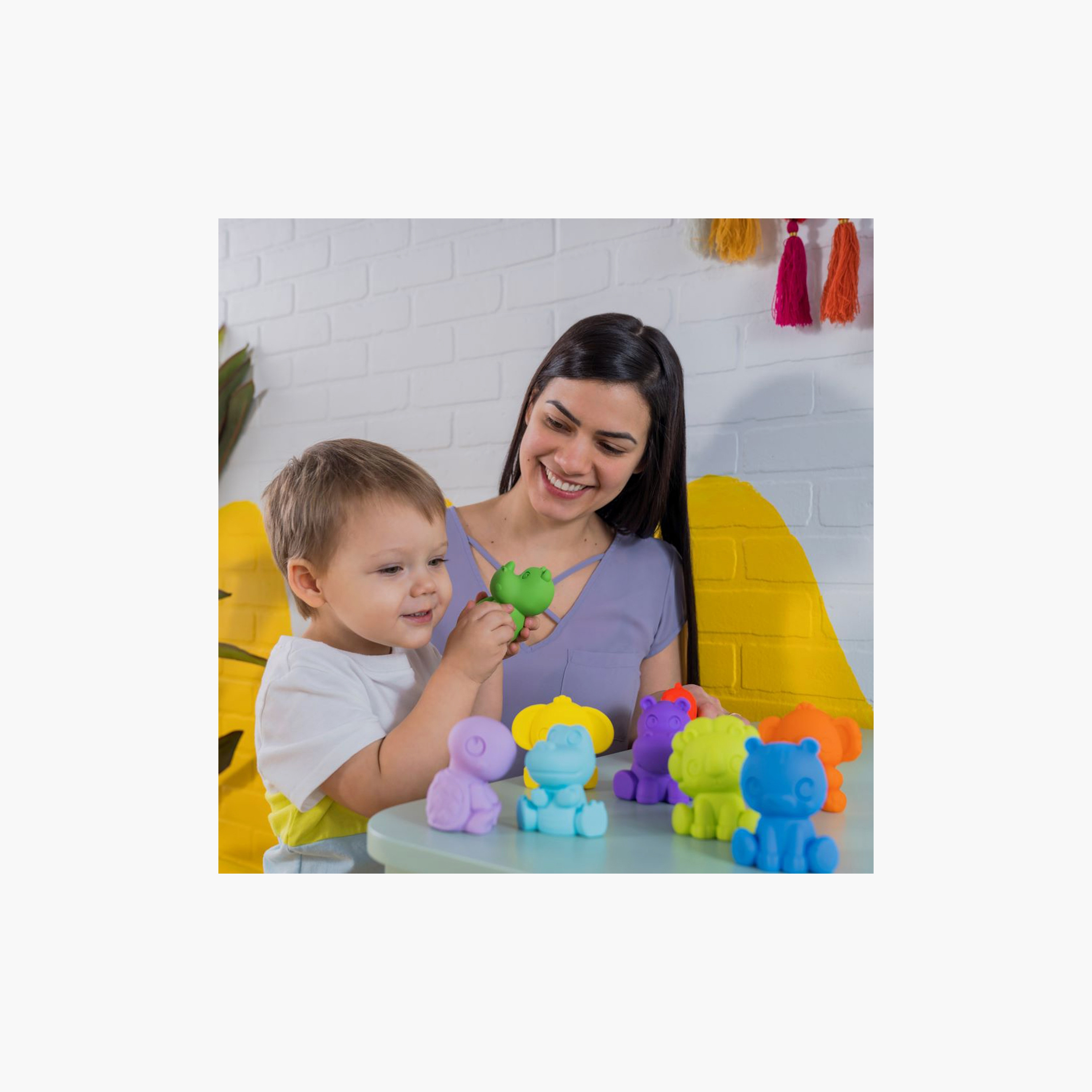 Bright Starts 9-Piece Take Along Tropic Animal Figures-toys-babyandtoddlertoys-bathtoys-image-3