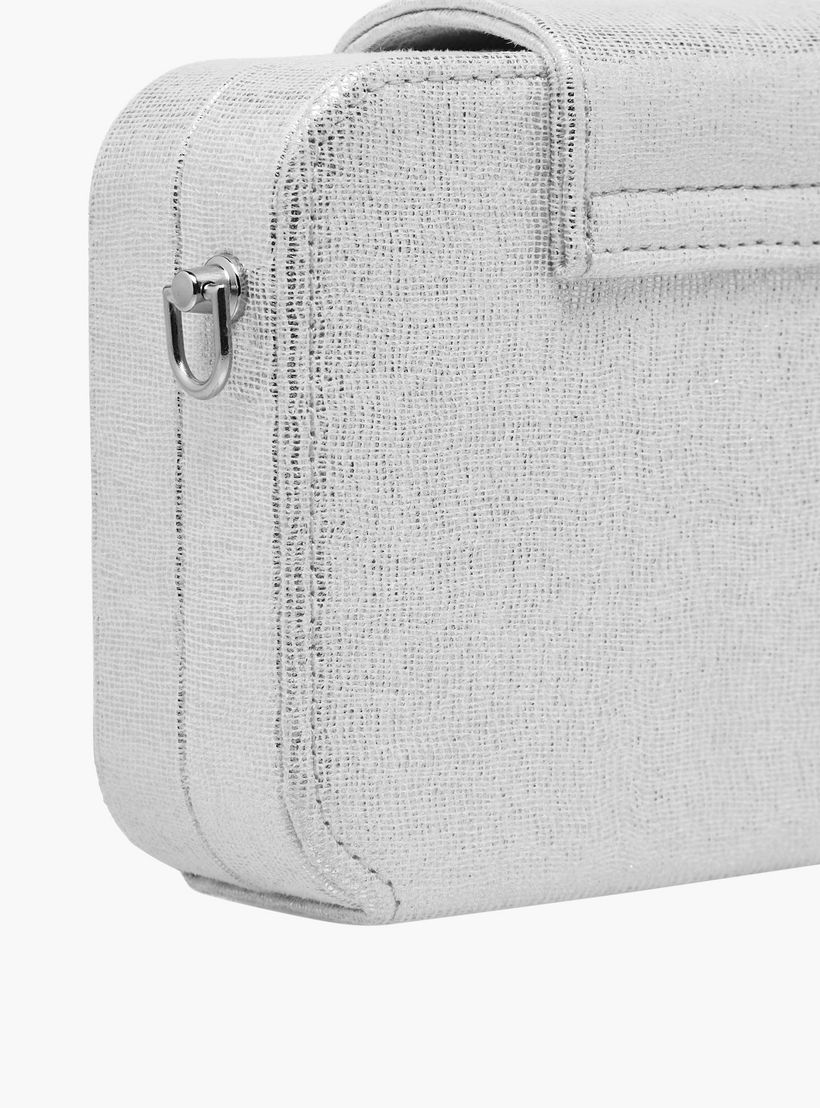 شنطة كلاتش مزينة بسلسلة معدنية من سيليست-women-bagsandwallets-handbags-image-7