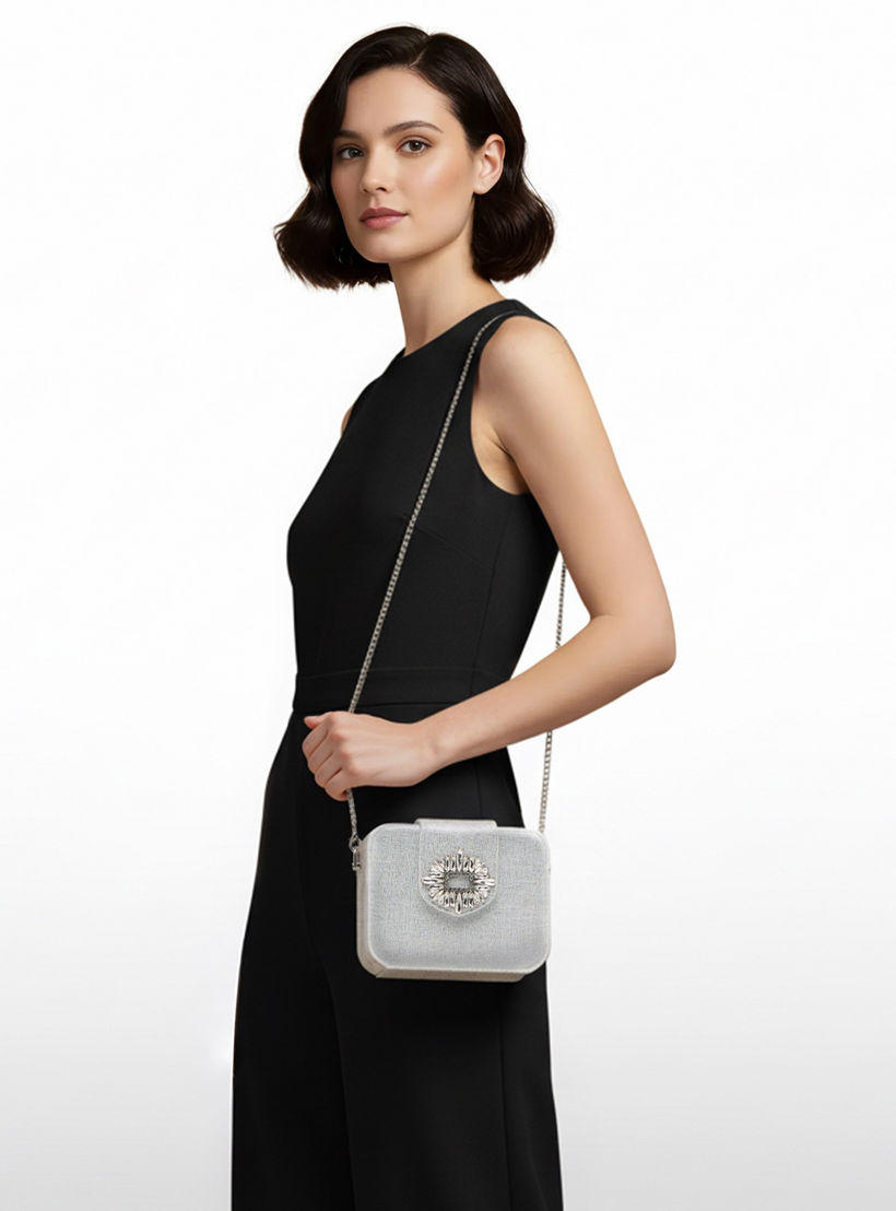 شنطة كلاتش مزينة بسلسلة معدنية من سيليست-women-bagsandwallets-handbags-image-2