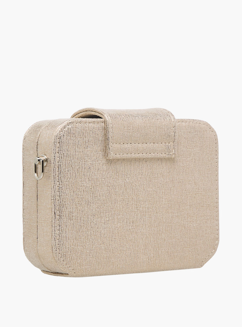 شنطة كلاتش مزينة بسلسلة معدنية من سيليست-women-bagsandwallets-handbags-image-5
