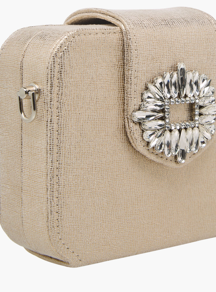شنطة كلاتش مزينة بسلسلة معدنية من سيليست-women-bagsandwallets-handbags-image-6