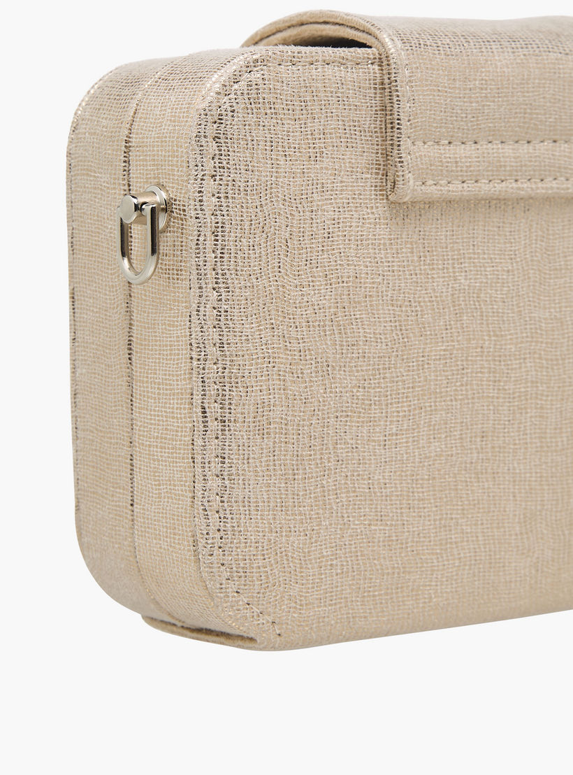 شنطة كلاتش مزينة بسلسلة معدنية من سيليست-women-bagsandwallets-handbags-image-7