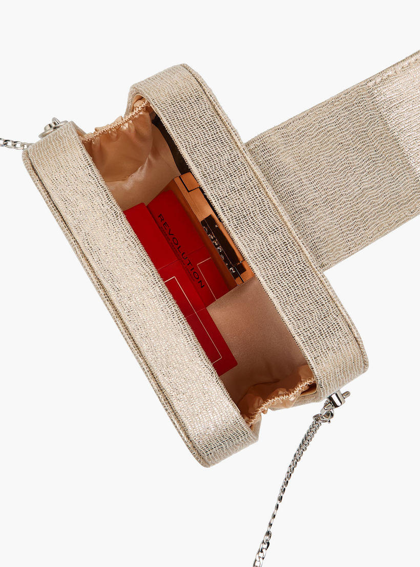 شنطة كلاتش مزينة بسلسلة معدنية من سيليست-women-bagsandwallets-handbags-image-9