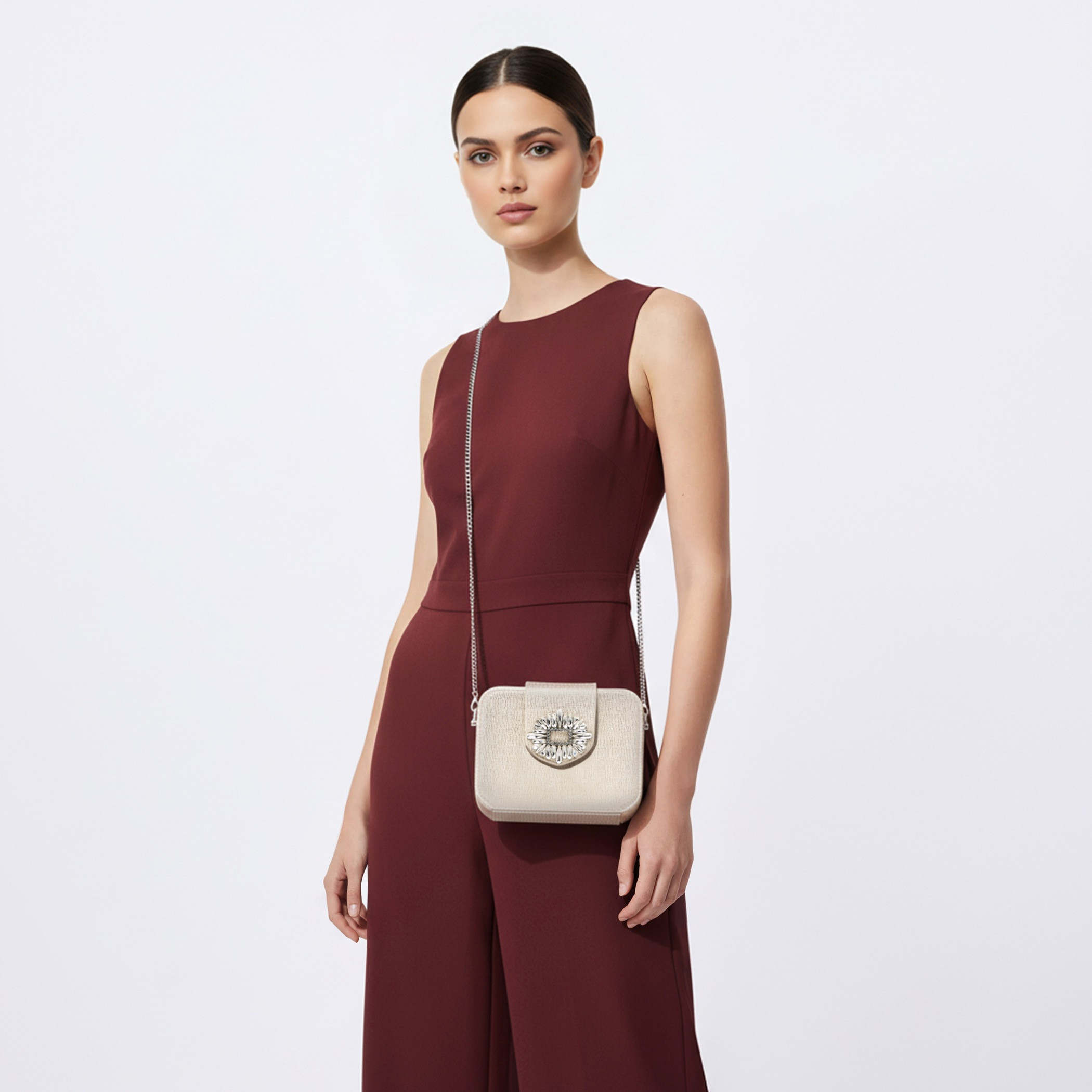 شنطة كلاتش مزينة بسلسلة معدنية من سيليست-women-bagsandwallets-handbags-image-2