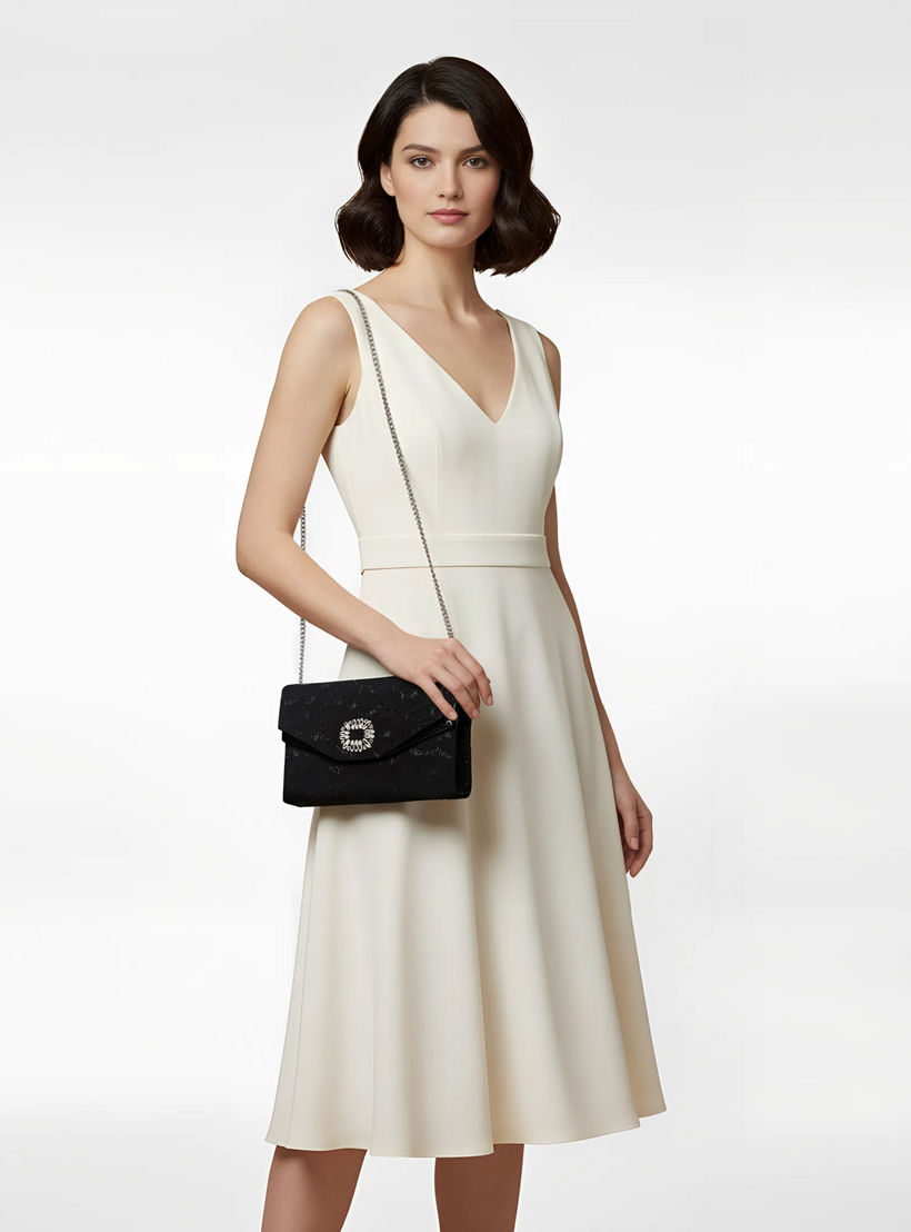 شنطة كلاتش مزينة بسلسلة معدنية من سيليست-women-bagsandwallets-handbags-image-2