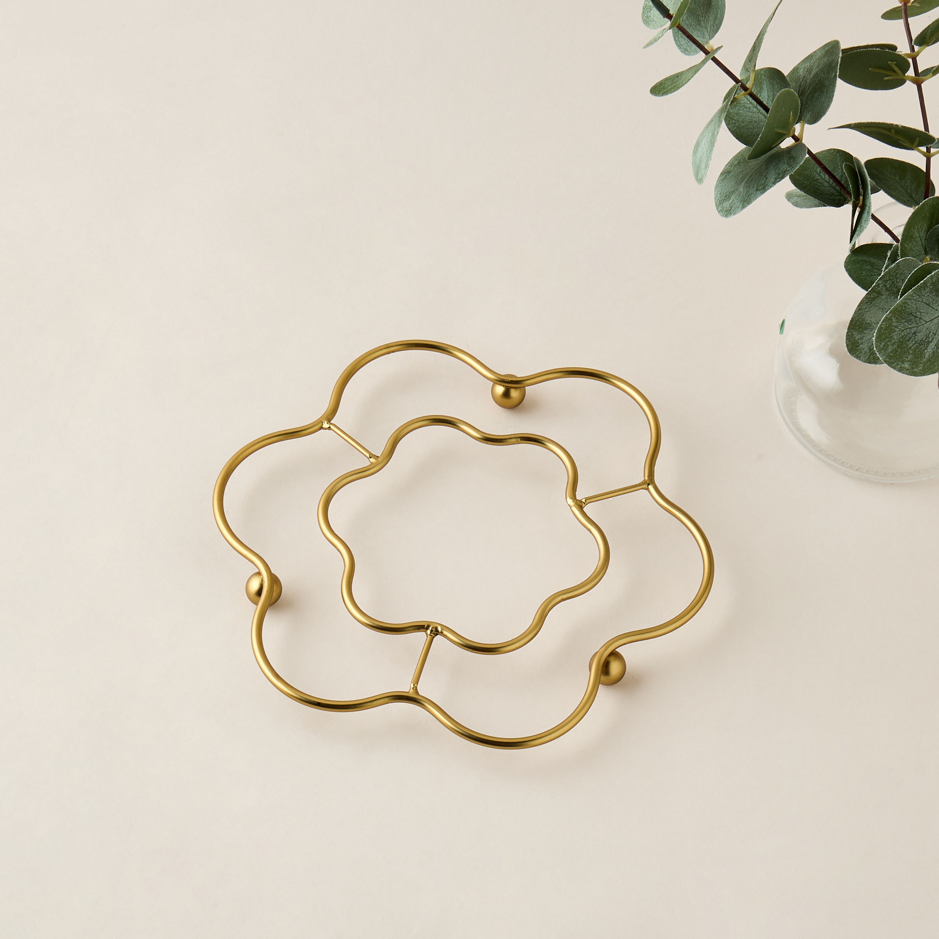 Elanza Floral Shaped Metal Trivet-household-kitchen-kitchenorganising-countertoporganising-image-2