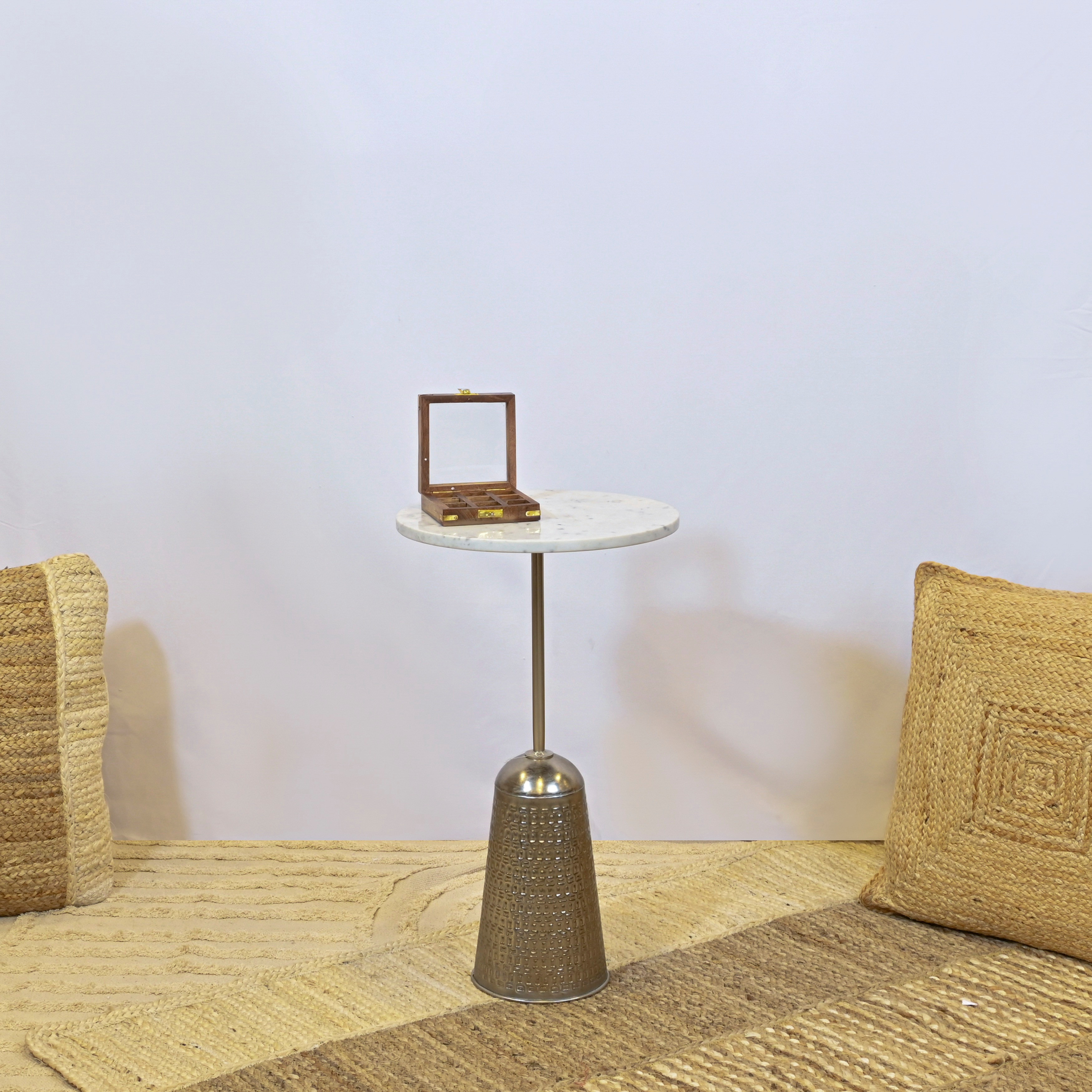 طاولة جانبية رخامية دائرية-household-dining-tablelinen-napkinsandaccessories-image-1