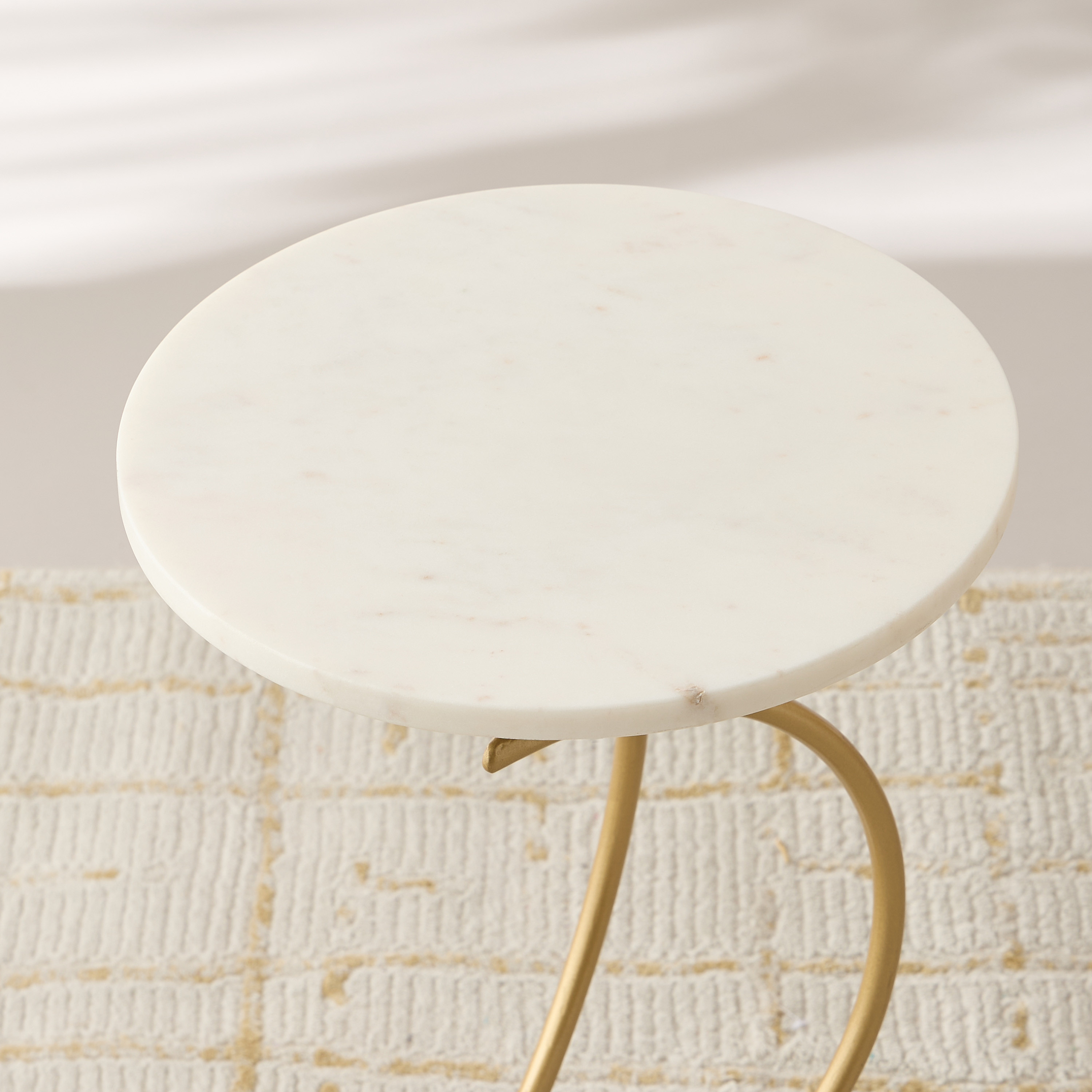 طاولة زينة بتصميم قمري وسطح رخام - 31x55 سم-furniture-livingroom-sideandendtables-image-3