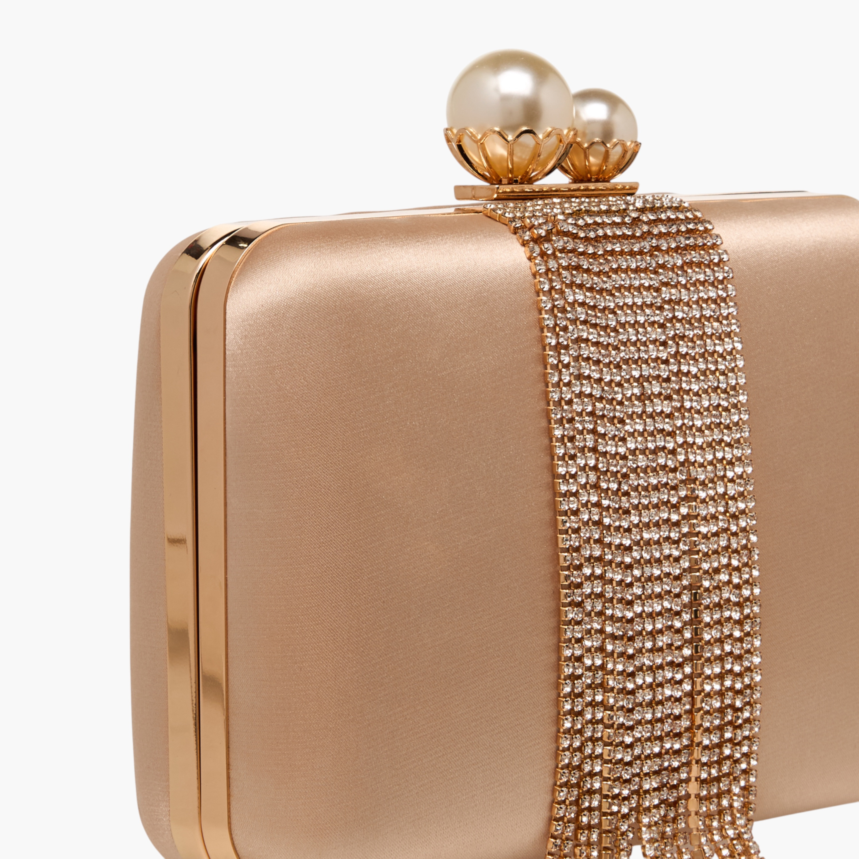 شنطة كلاتش مزينة بقفل لؤلؤي يان من ساشا-women-bagsandwallets-handbags-image-5