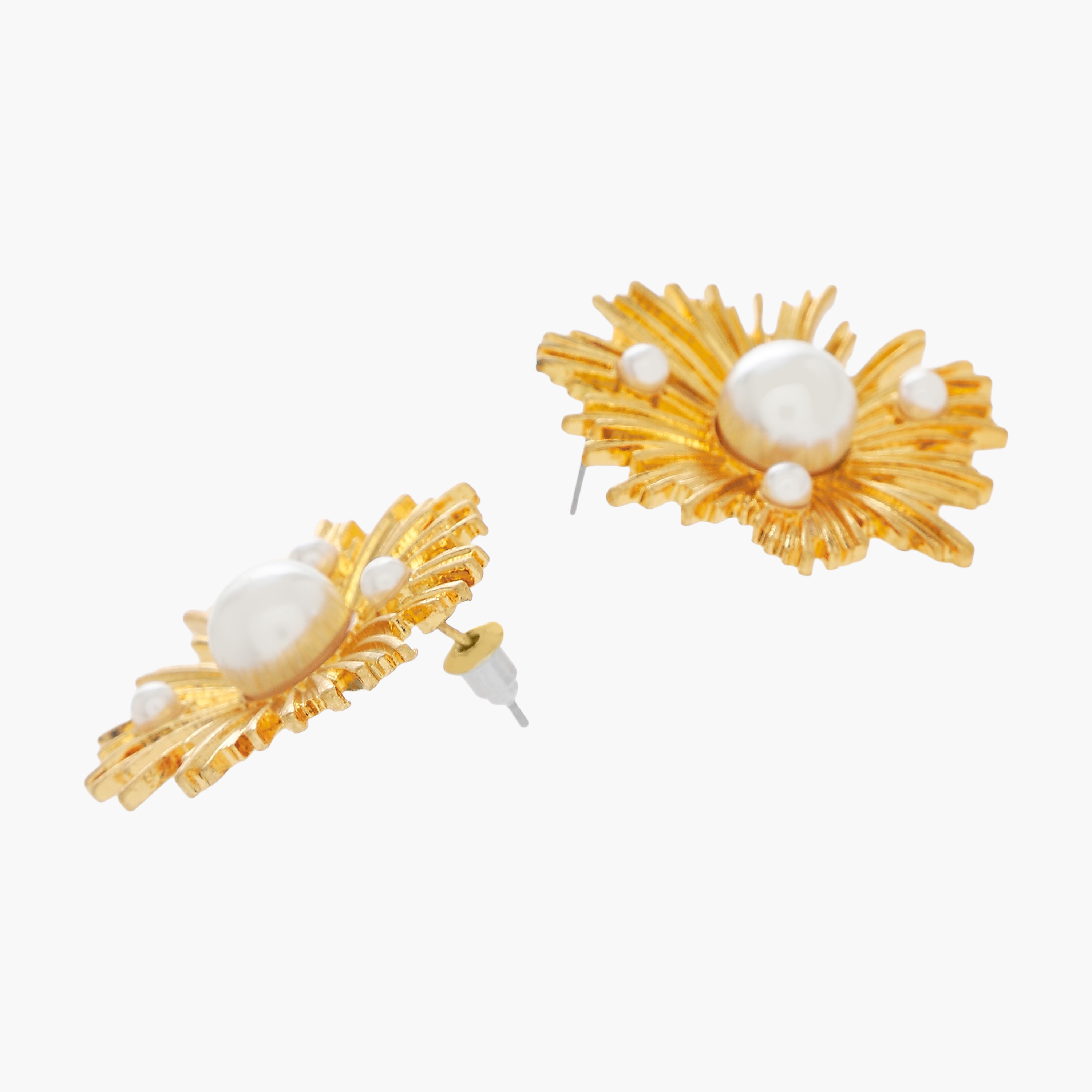 أقراط بلون ذهبي مزينة باللؤلؤ بمكبس إغلاق خلفي-women-watchesandjewellery-jewellery-earrings-image-3