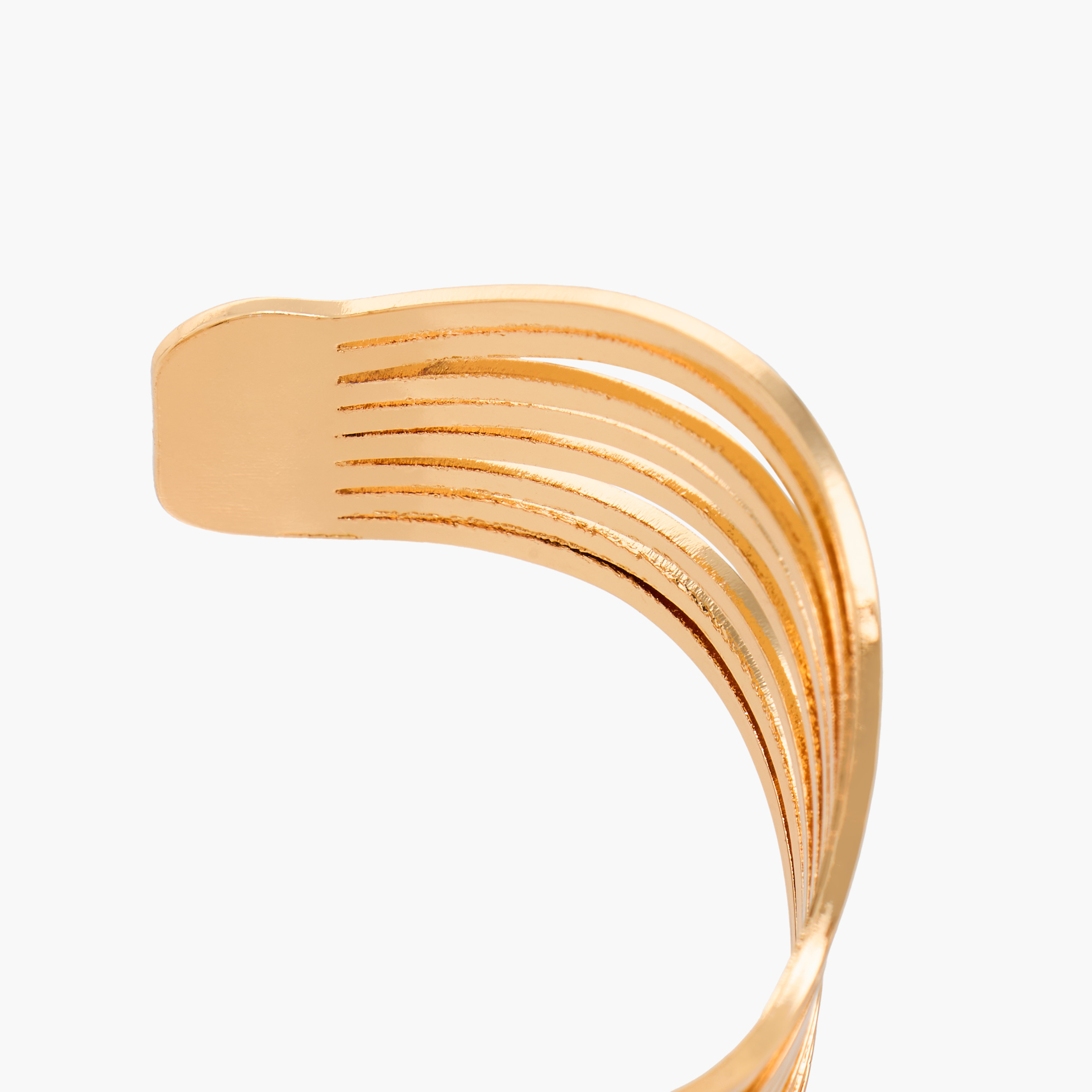 عقد تشوكر بلون ذهبي بتصميم مموّج-women-watchesandjewellery-jewellery-necklacesandpendants-image-4