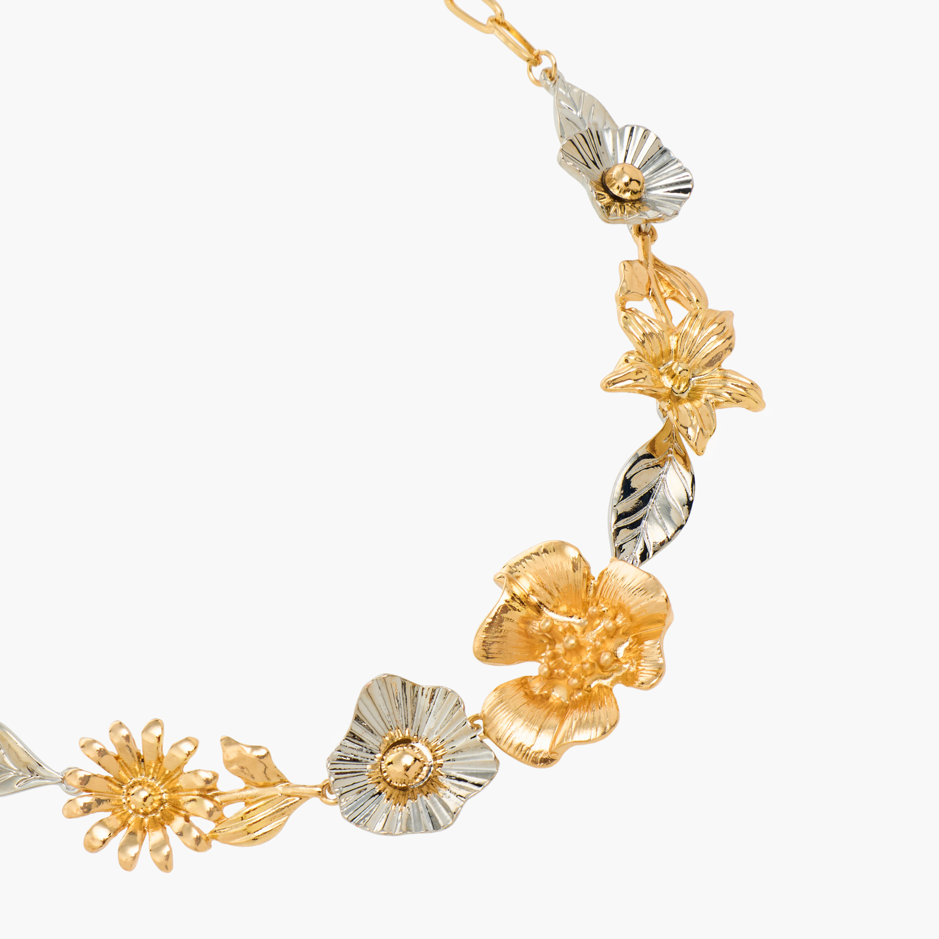 عقد بلون ذهبي وزينة أزهار-women-watchesandjewellery-jewellery-necklacesandpendants-image-2