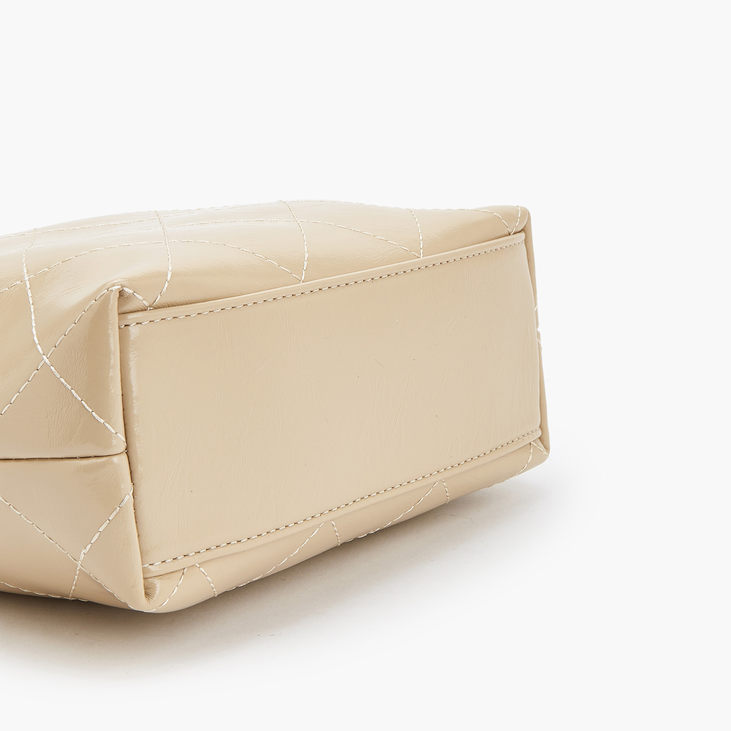 شنطة كتف مبطنة بحزام مزين بسلسلة من سيليست-women-bagsandwallets-handbags-image-6