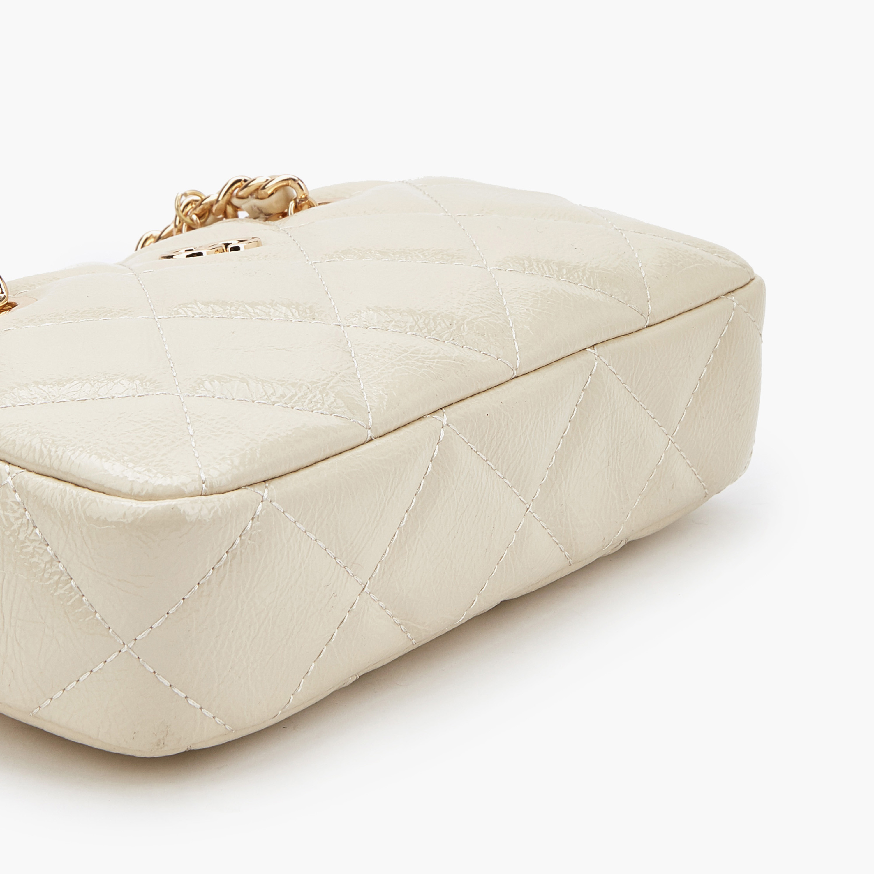 شنطة كروس بودي مبطنة بحزام مزين بسلسلة من سيليست-women-bagsandwallets-handbags-image-6
