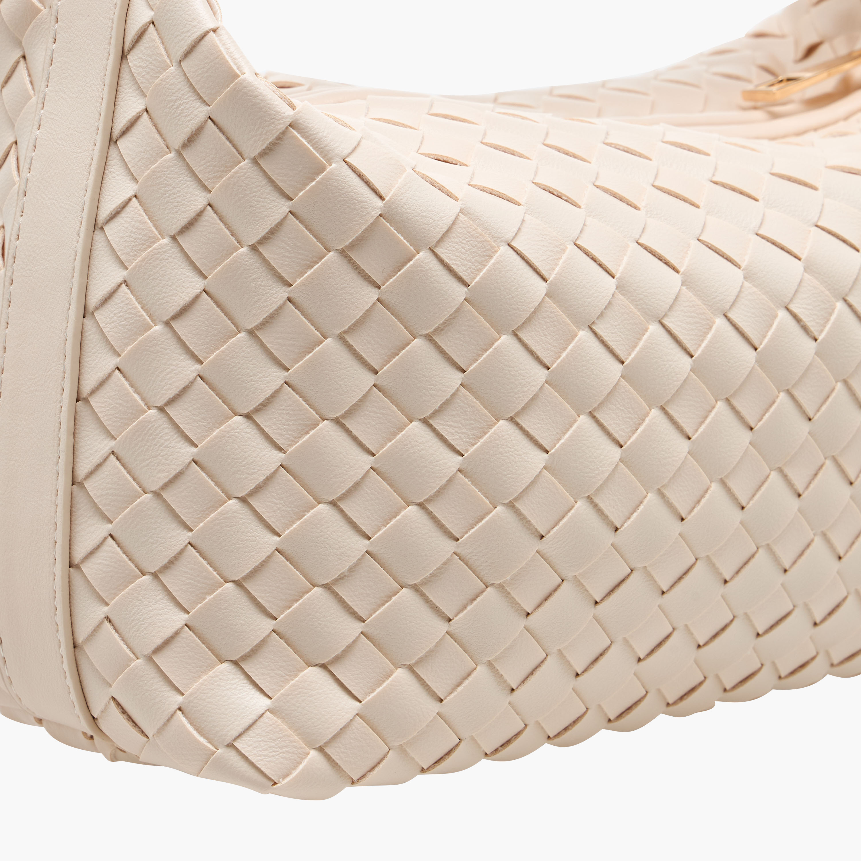 شنطة كتف بارزة الملمس بمقبض حزام تيا من ساشا-women-bagsandwallets-handbags-image-5