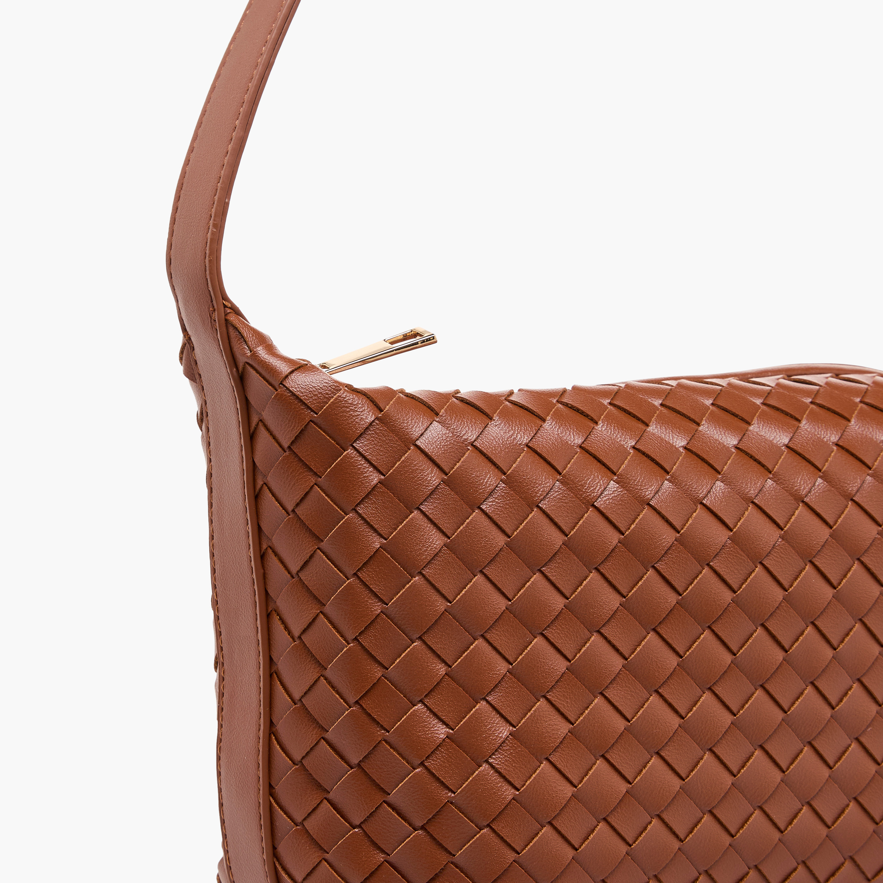 شنطة كتف بارزة الملمس بمقبض حزام تيا من ساشا-women-bagsandwallets-handbags-image-5