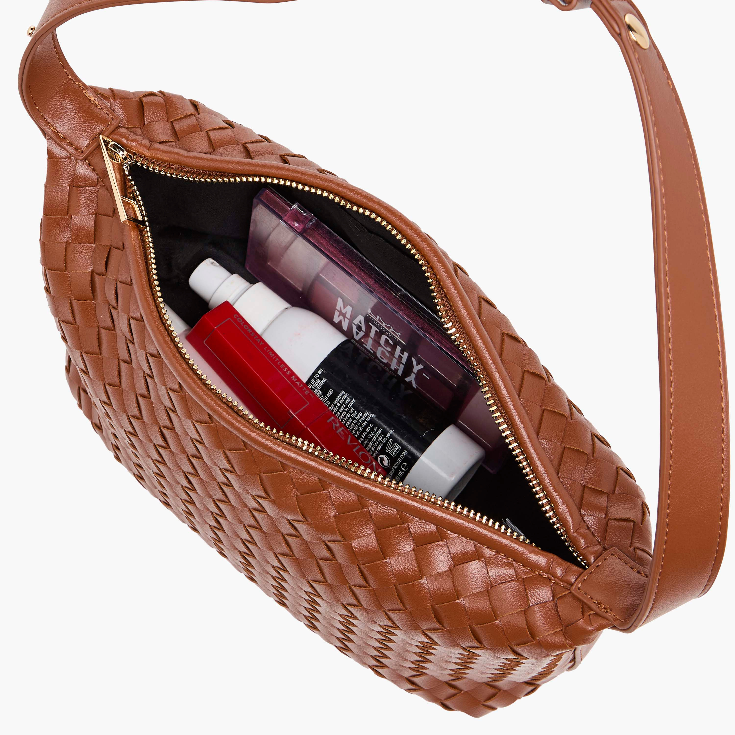 شنطة كتف بارزة الملمس بمقبض حزام تيا من ساشا-women-bagsandwallets-handbags-image-8