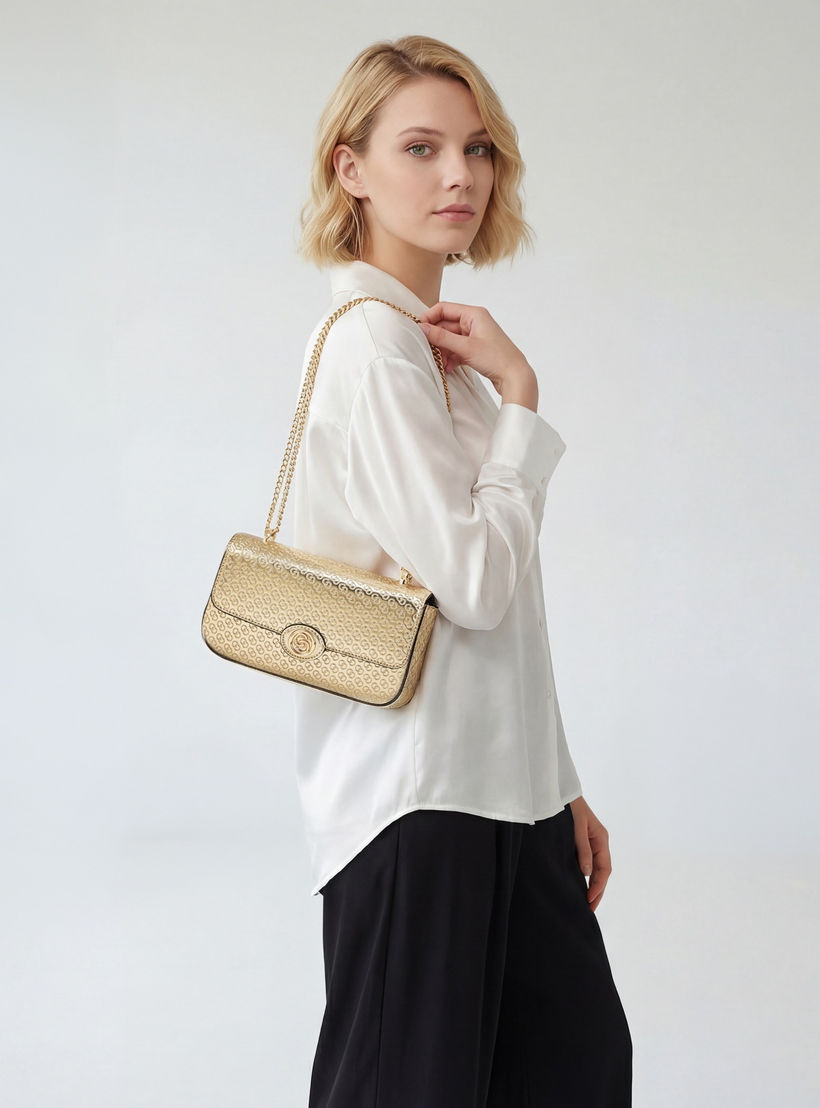 شنطة كروس بودي بنقوش مونوجرام وحزام سلسلة من سيليست-women-bagsandwallets-handbags-image-2