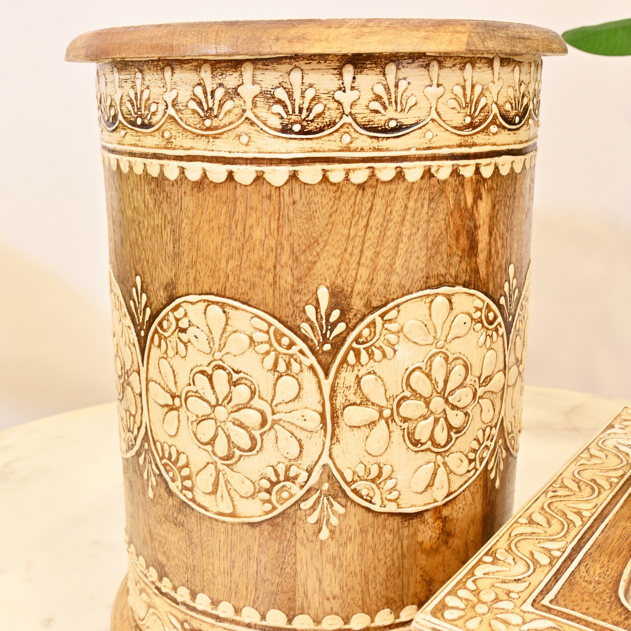 طقم سلة مهملات وعلبة مناديل خشبية منحوتة-household-bathandlaundry-bathaccessories-tissueboxesandcottonjars-image-3