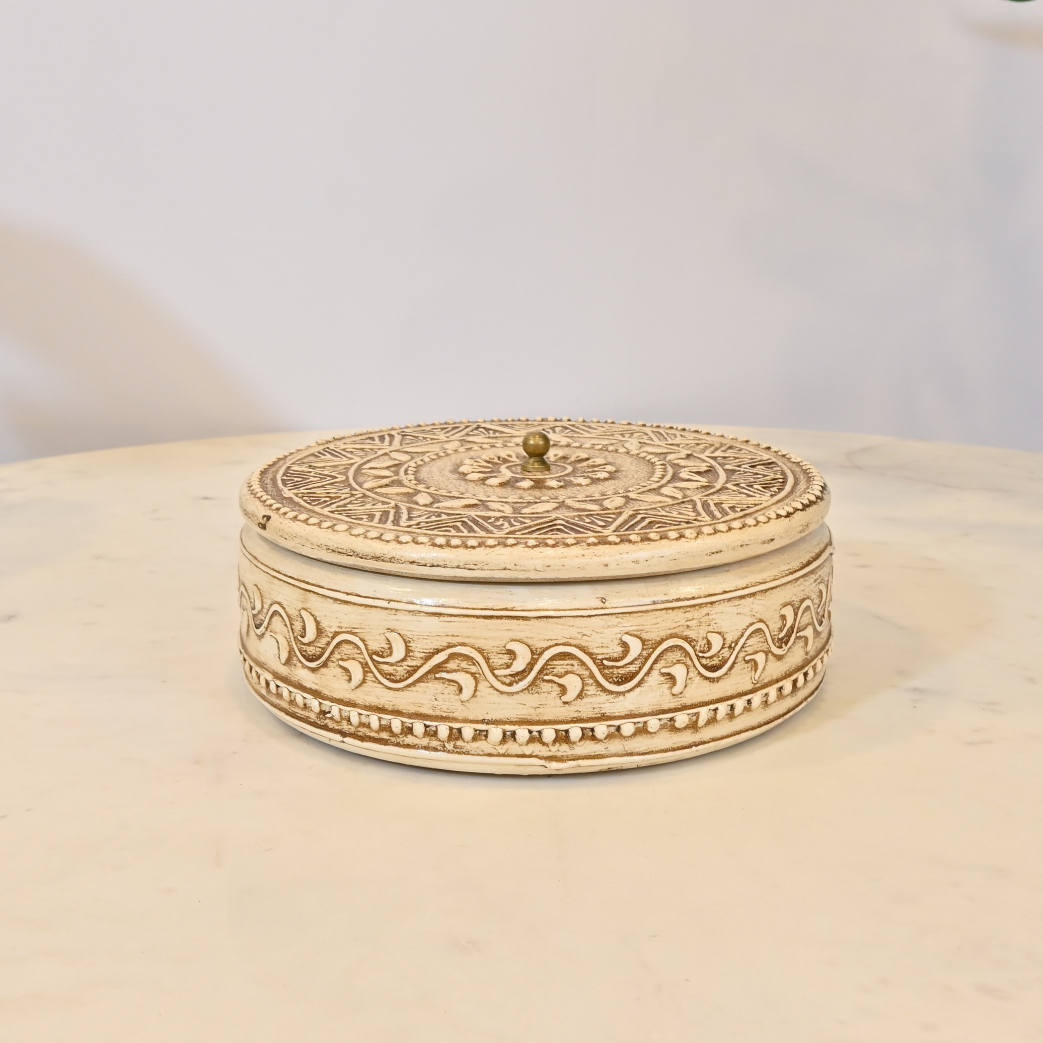 صندوق تخزين خشبي مزخرف ومنحوت-household-decor-boxesandtrays-image-2