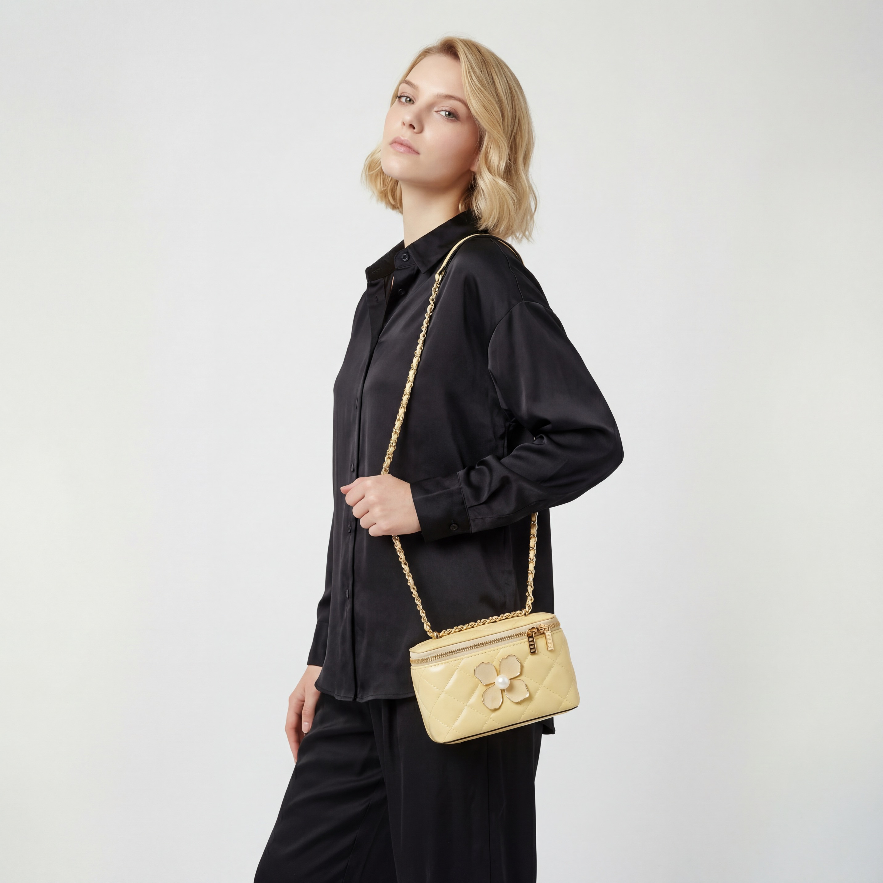 شنطة كروس بودي مبطنة بتزيينات زهرية من إيل-women-bagsandwallets-handbags-image-3