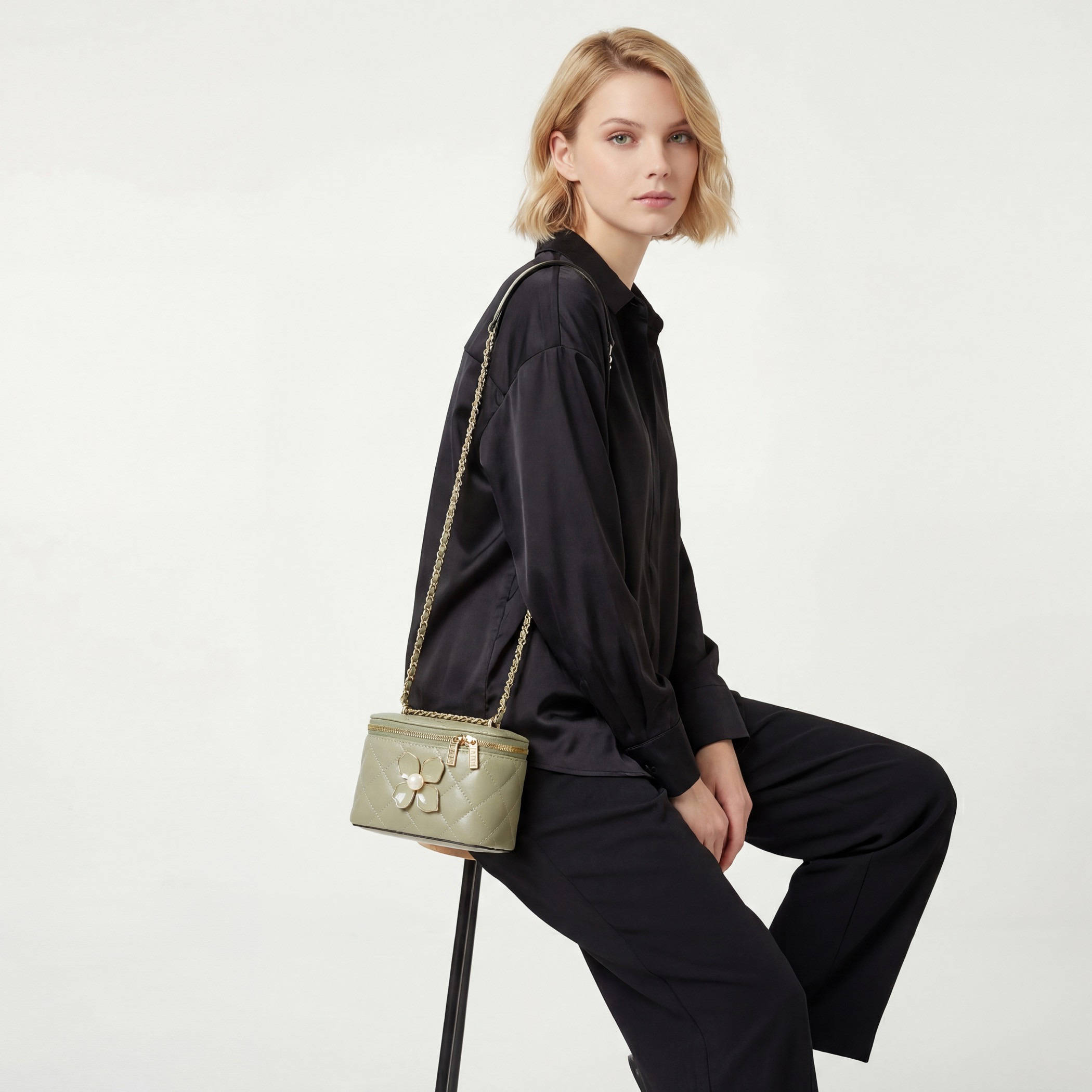 شنطة كروس بودي مبطنة بتزيينات زهرية من إيل-women-bagsandwallets-handbags-image-2