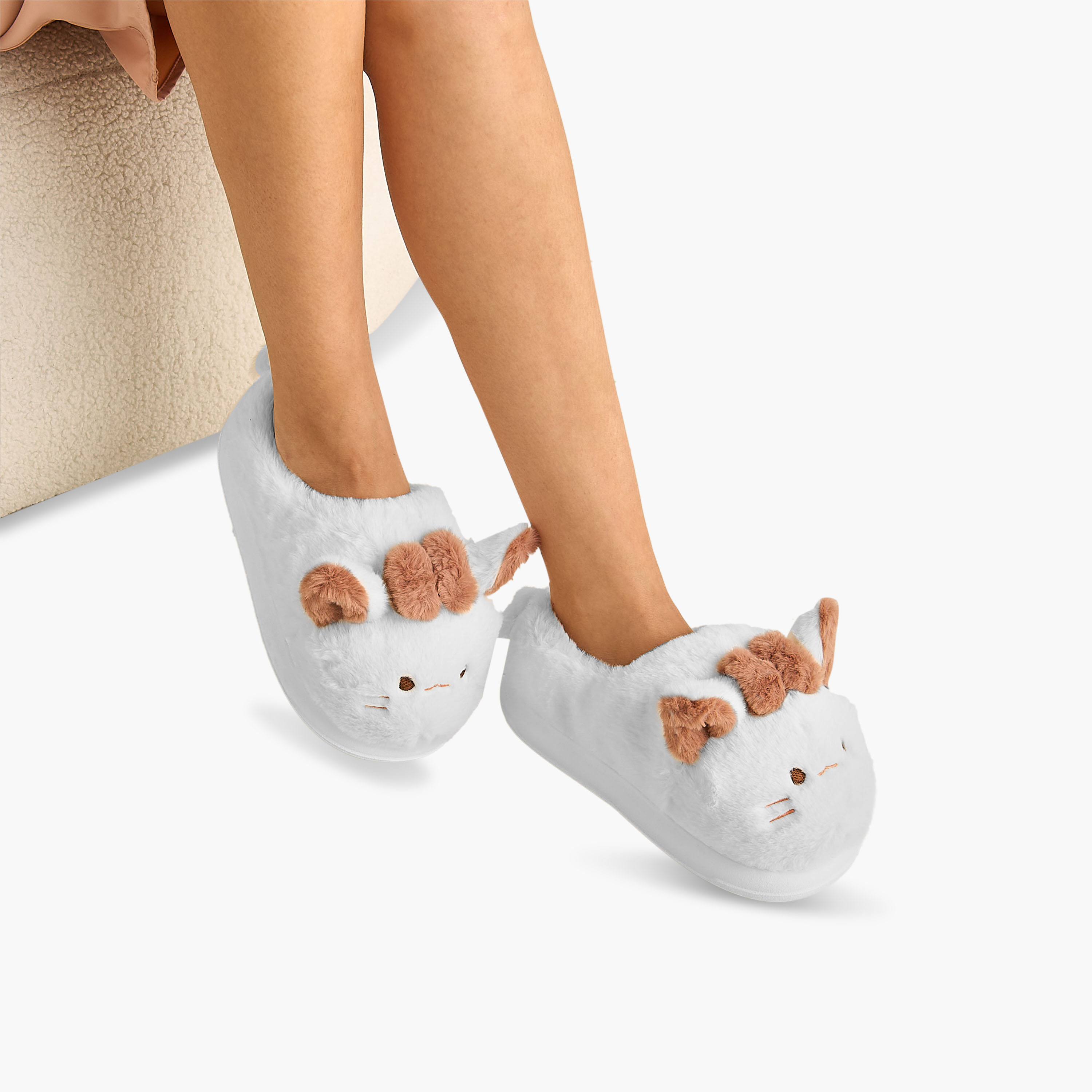 شبشب غرفة نوم فرو قطة للبنات-girls-shoes-flipflopsandslides-image-4