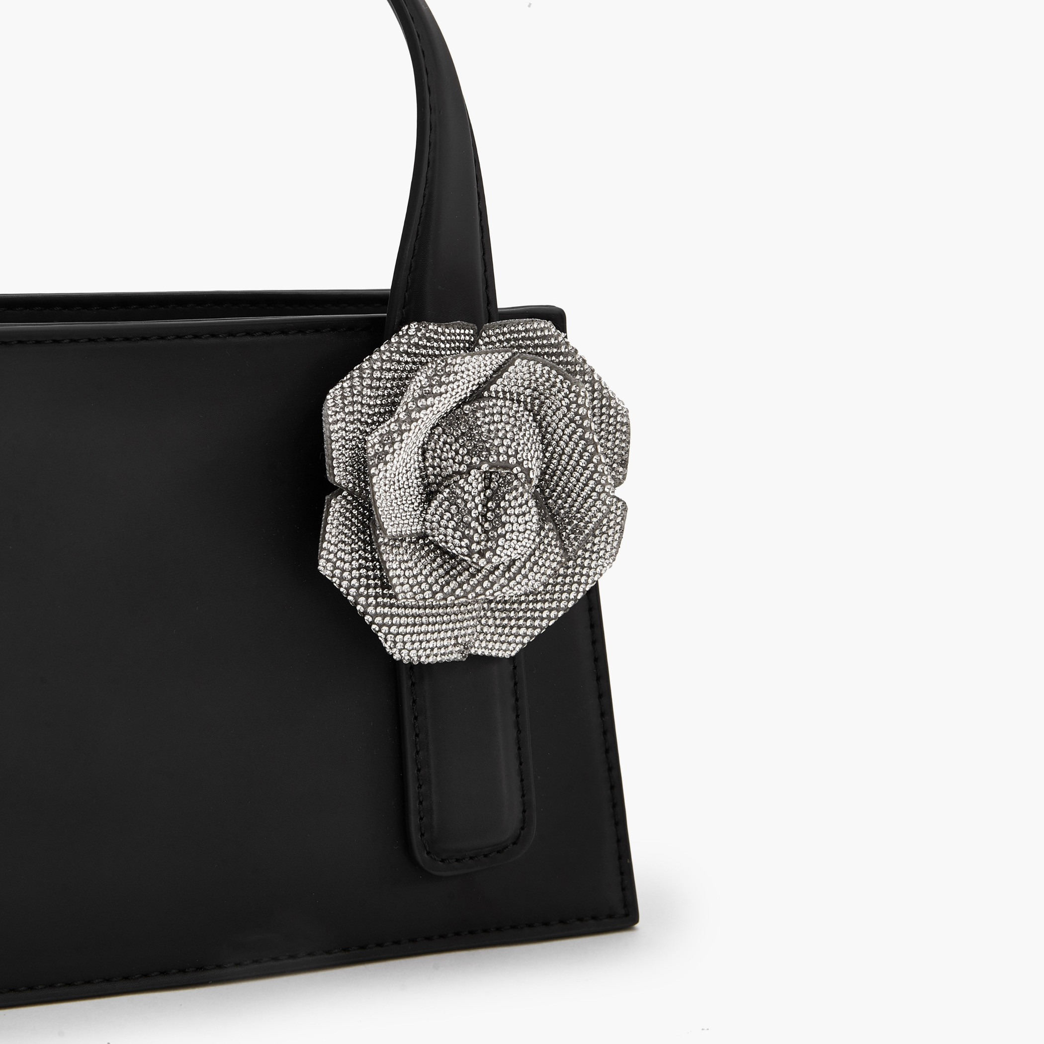 شنطة توتي بتزيينات زهرية وحزام سلسلة من لو كونفورت-women-bagsandwallets-handbags-image-5