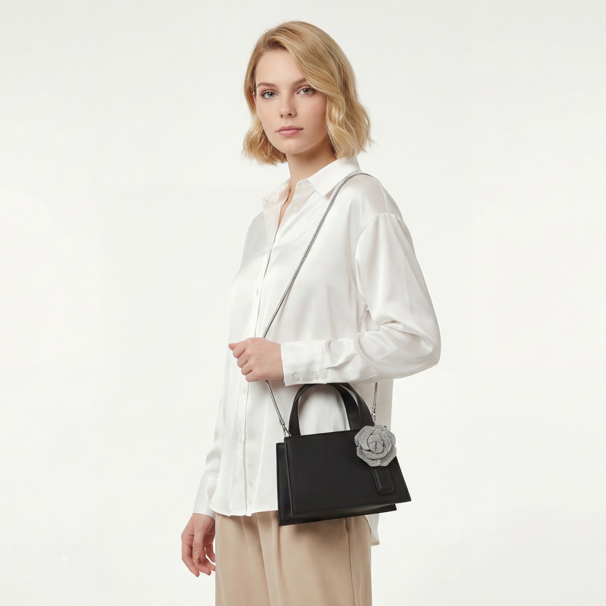 شنطة توتي بتزيينات زهرية وحزام سلسلة من لو كونفورت-women-bagsandwallets-handbags-image-2