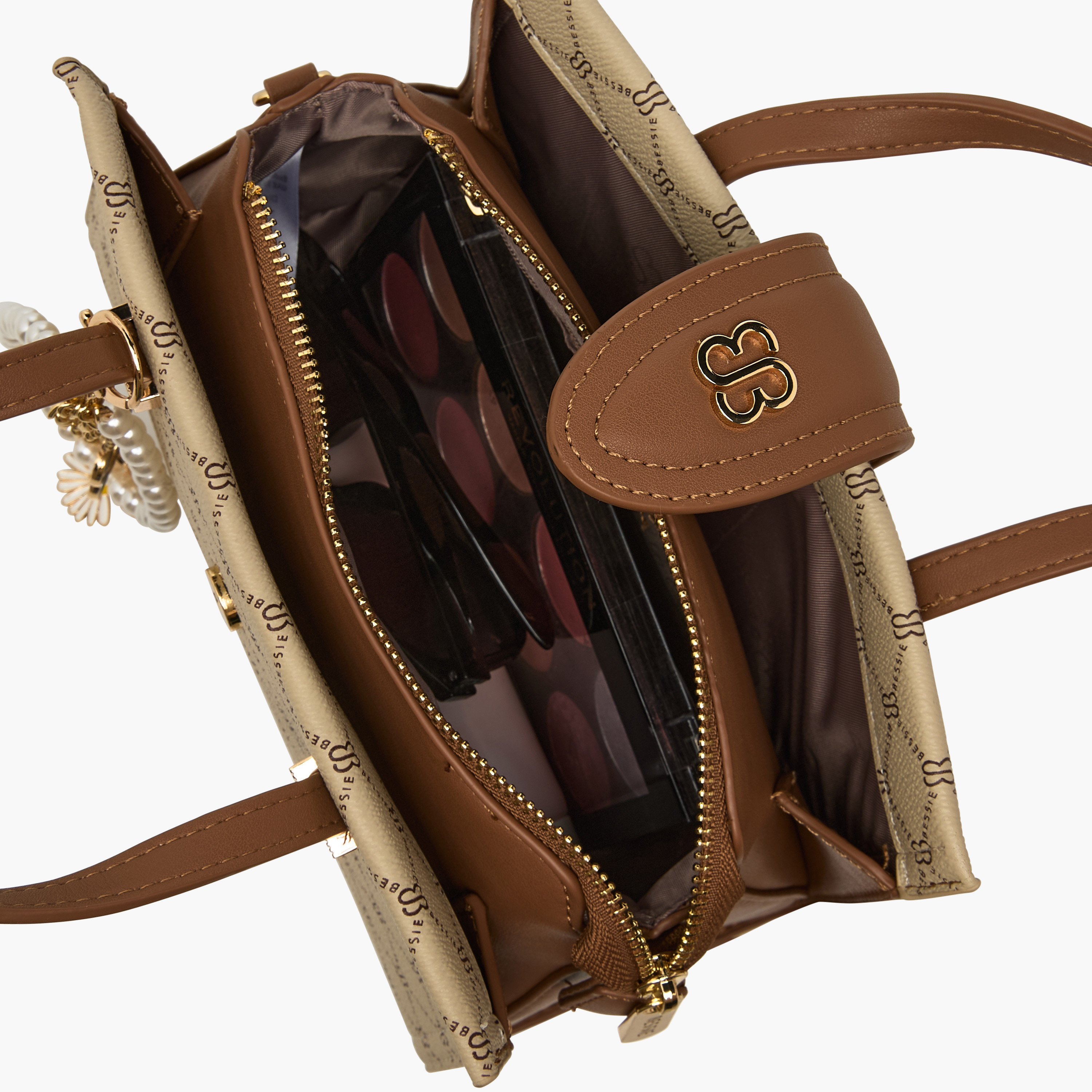 شنطة توتي بدلاية وطبعات مونوجرام من بيسي لندن-women-bagsandwallets-handbags-image-9