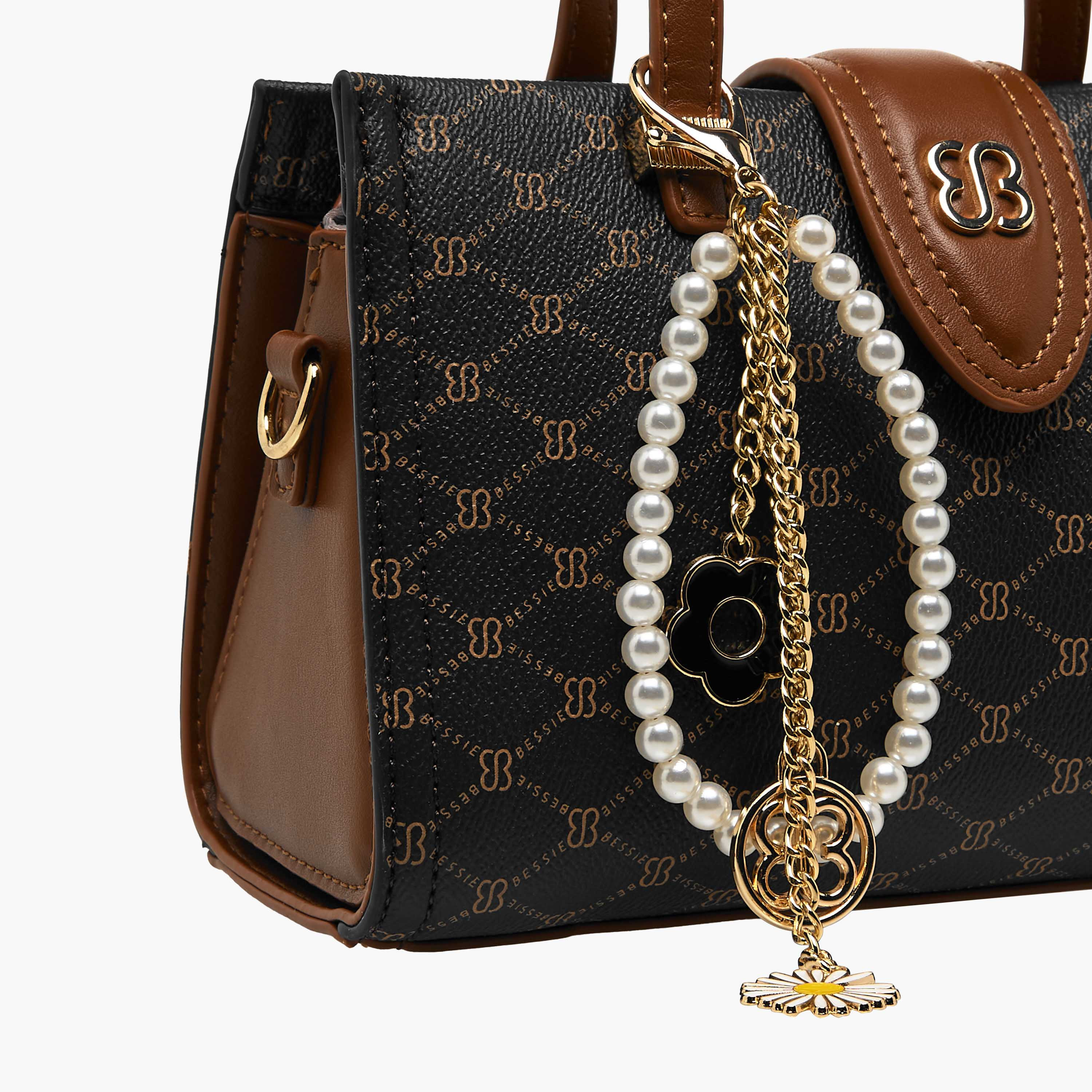 شنطة توتي بدلاية وطبعات مونوجرام من بيسي لندن-women-bagsandwallets-handbags-image-5
