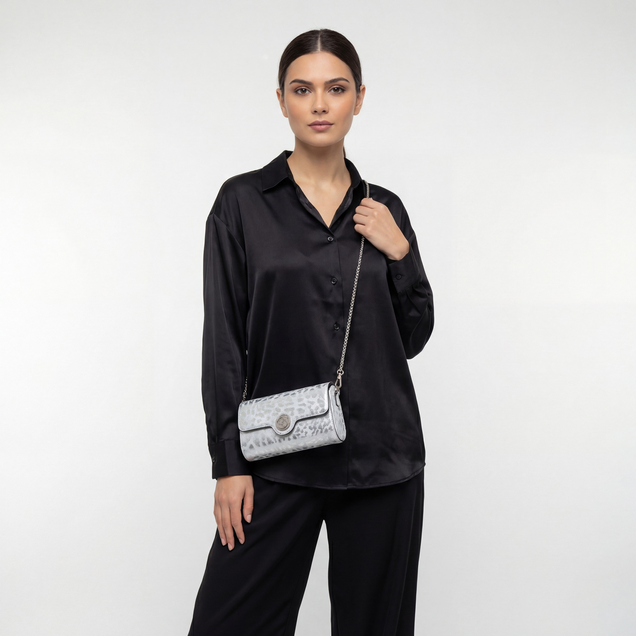 شنطة كروس بودي بطبعات ميتالك وحزام سلسلة من سيليست-women-bagsandwallets-handbags-image-2
