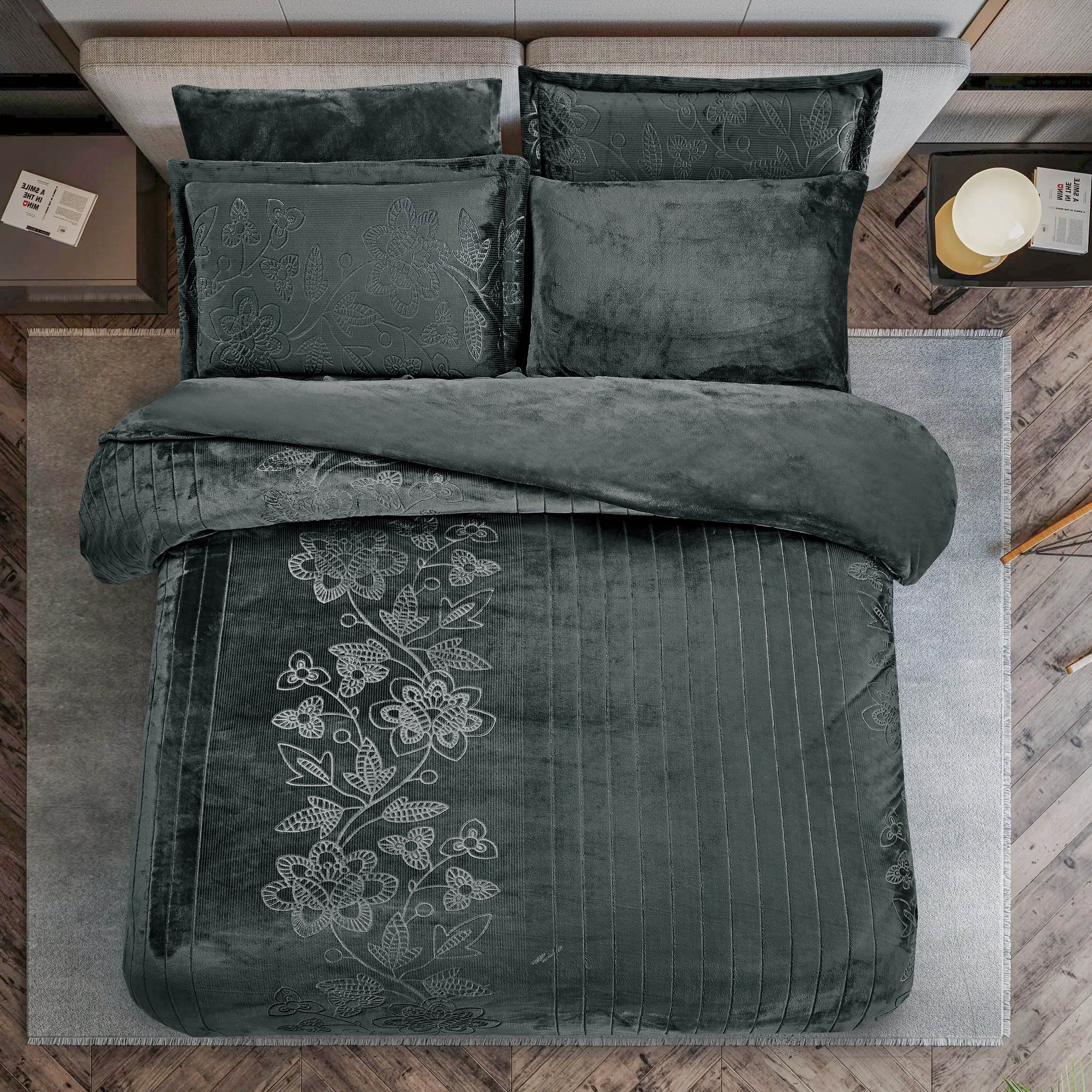 طقم لحاف مخملي منقوش-household-bedding-comfortersandbedspreads-comforters-image-2