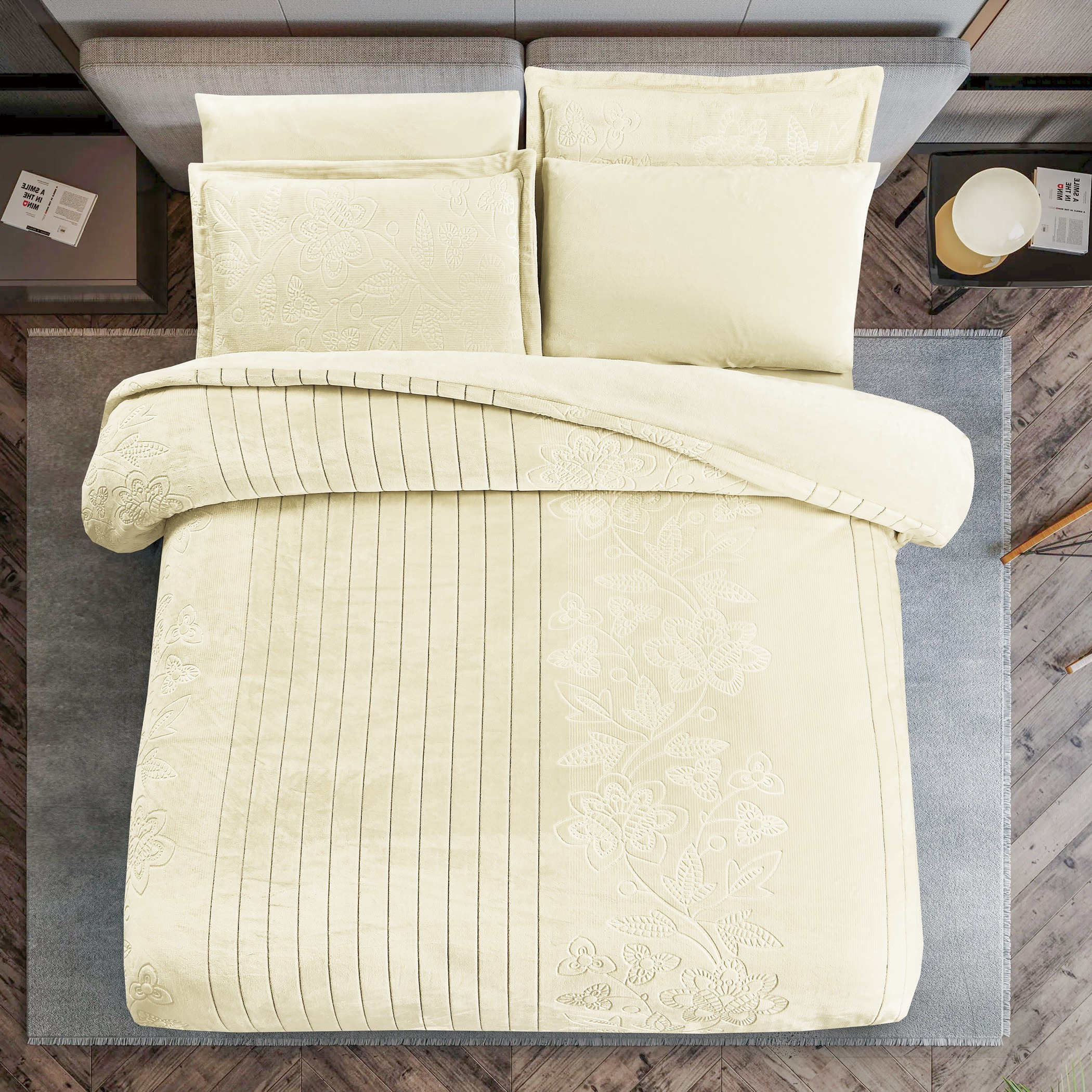 طقم لحاف مخملي بنقشة زهور-household-bedding-comfortersandbedspreads-comforters-image-2