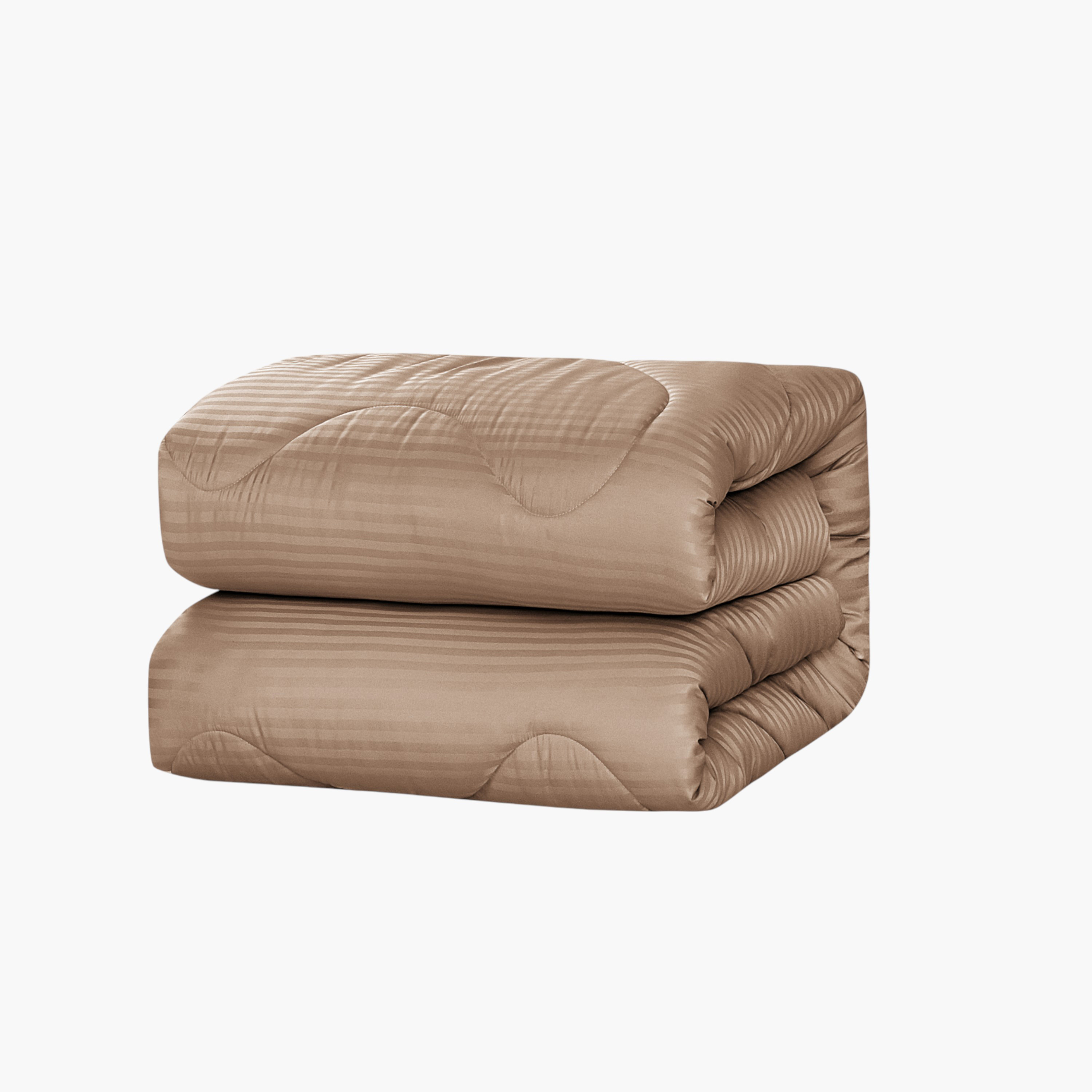 طقم لحاف مخطط كينغ من ست قطع-household-bedding-comfortersandbedspreads-comforters-image-1