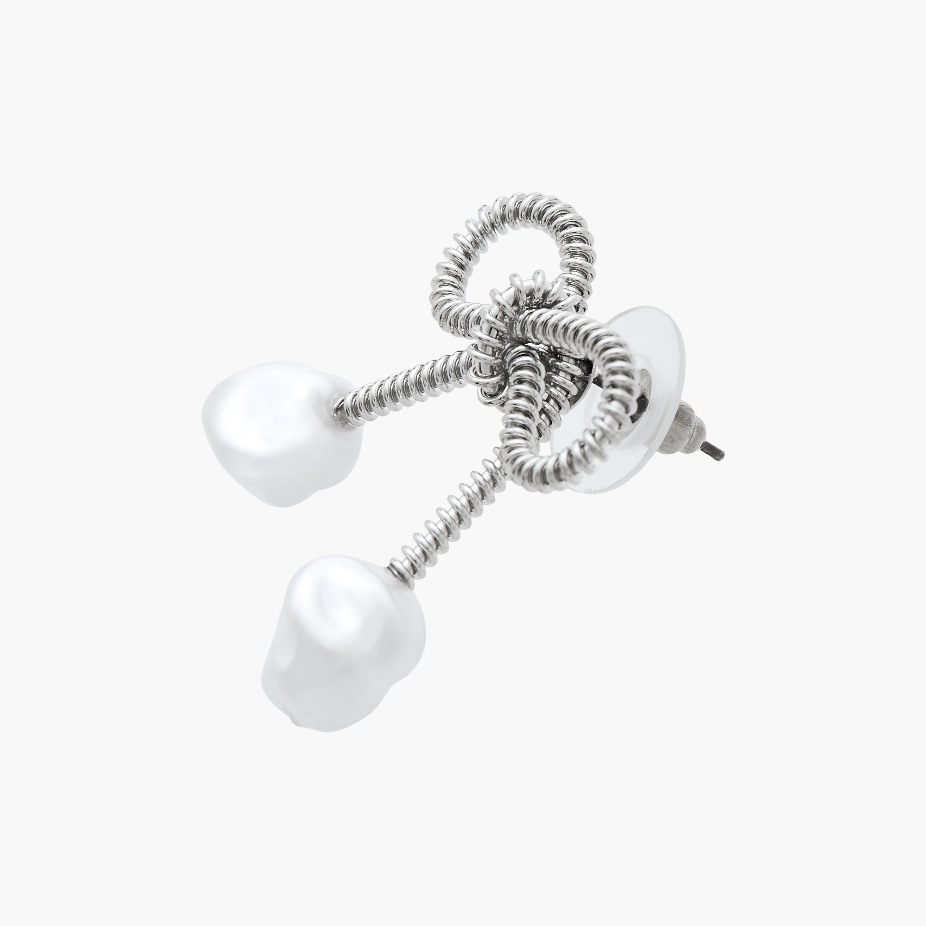حلق فيونكة ميتاليك بمكبس إغلاق خلفي-women-watchesandjewellery-jewellery-earrings-image-3