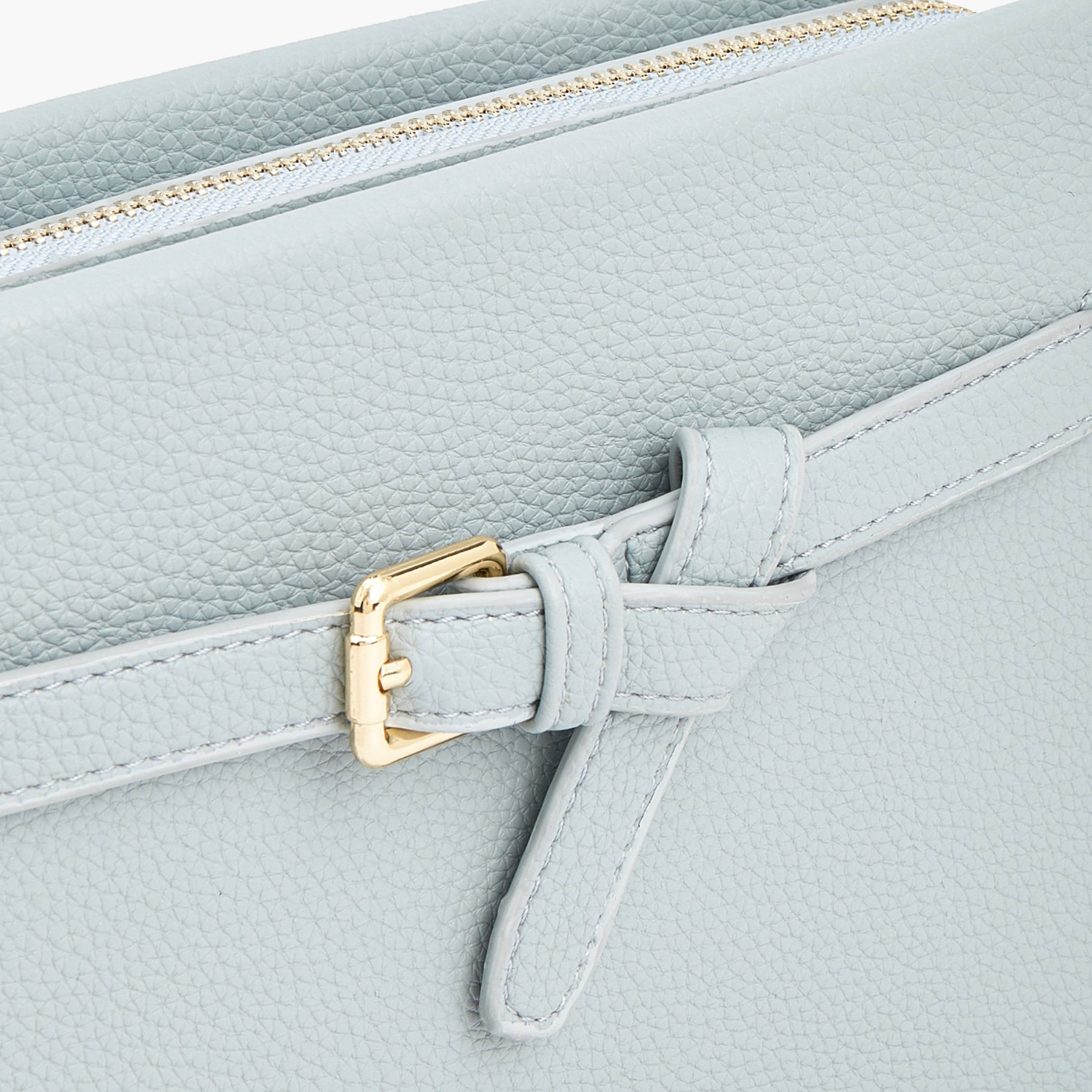 شنطة كروس بودي بارزة الملمس مع حزام قابل للتعديل من لو كونفورت-women-bagsandwallets-handbags-image-5
